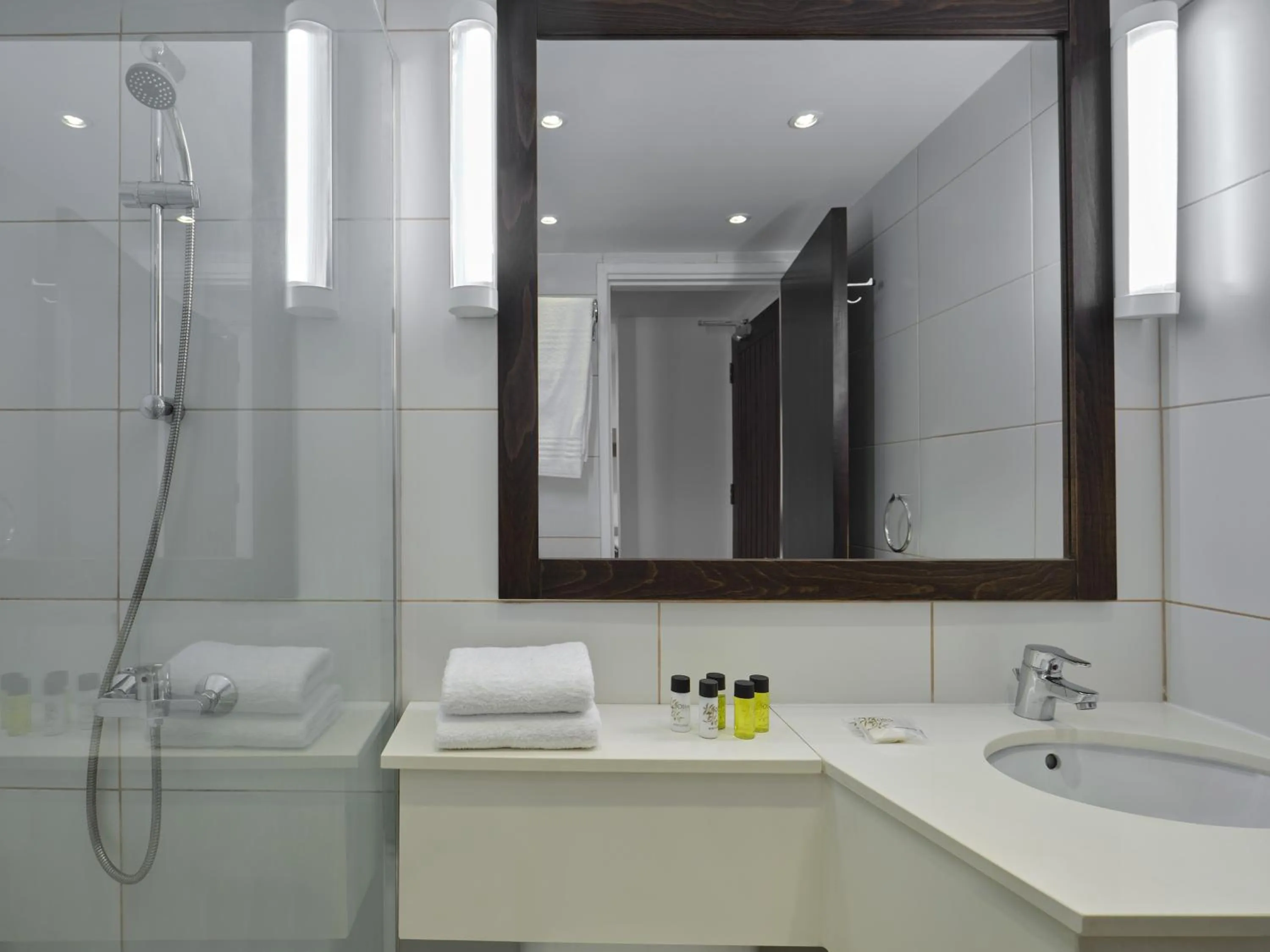 Shower in Atlantica Callisto