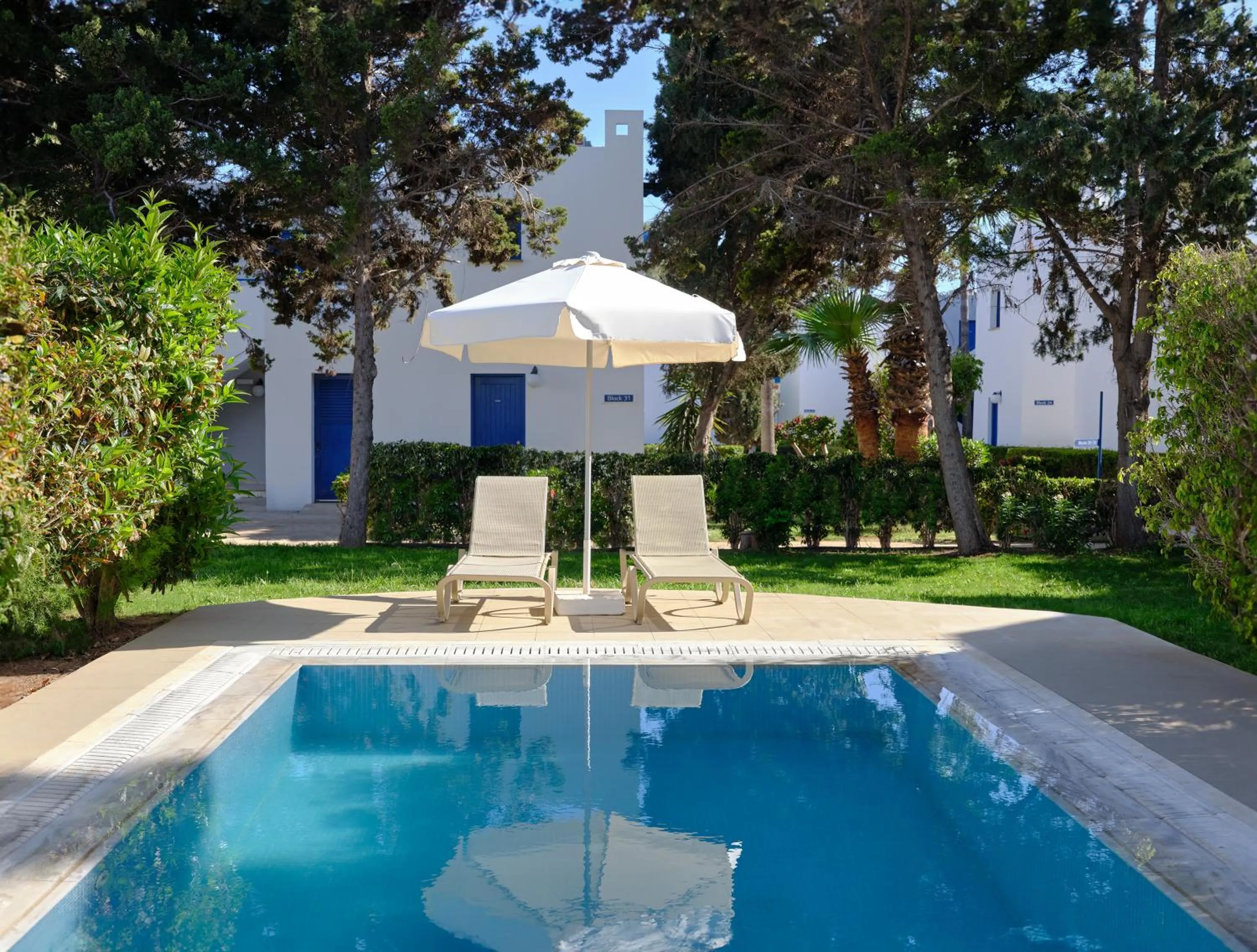 Swimming pool in Atlantica Callisto