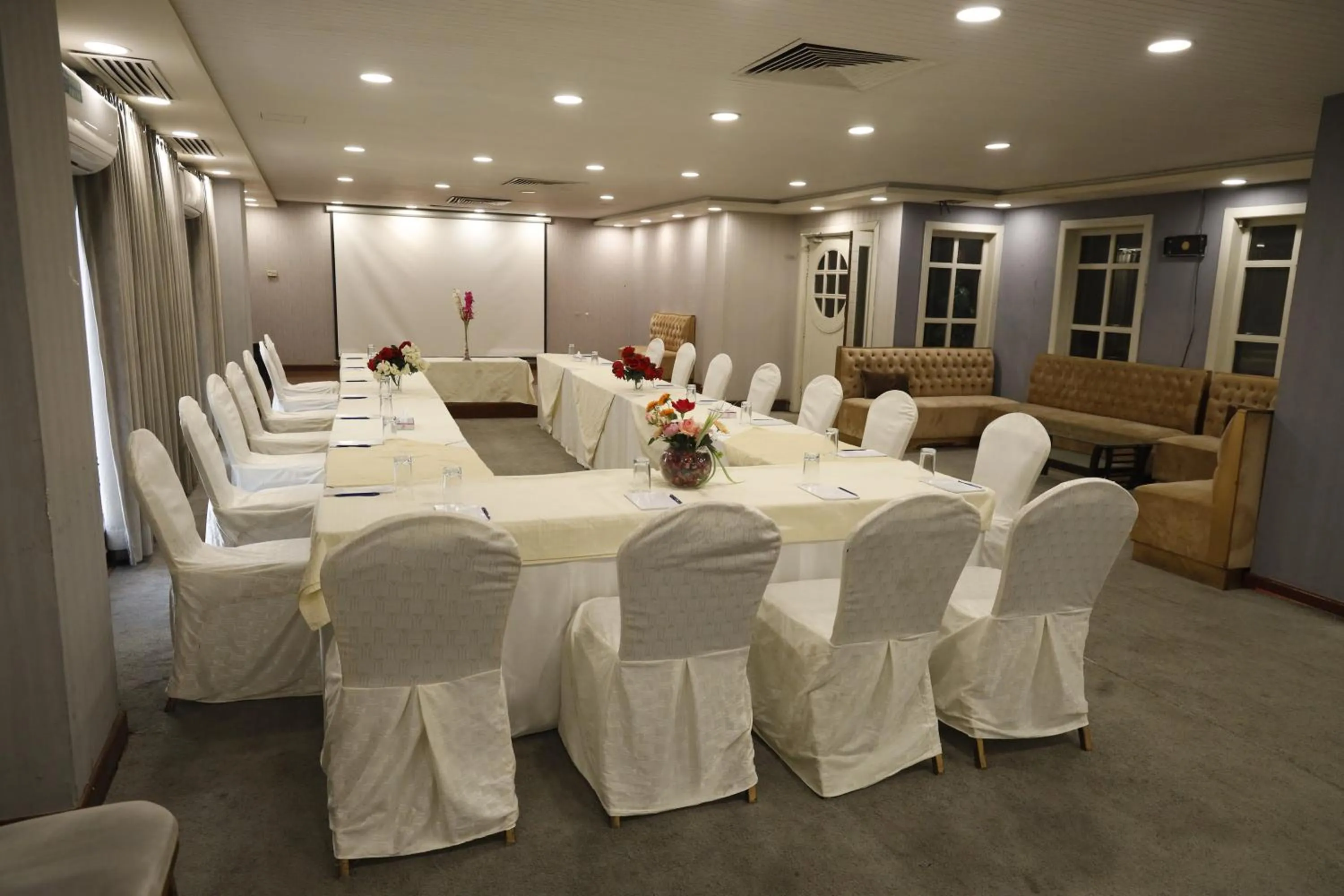 Meeting/conference room in Magnum Inn