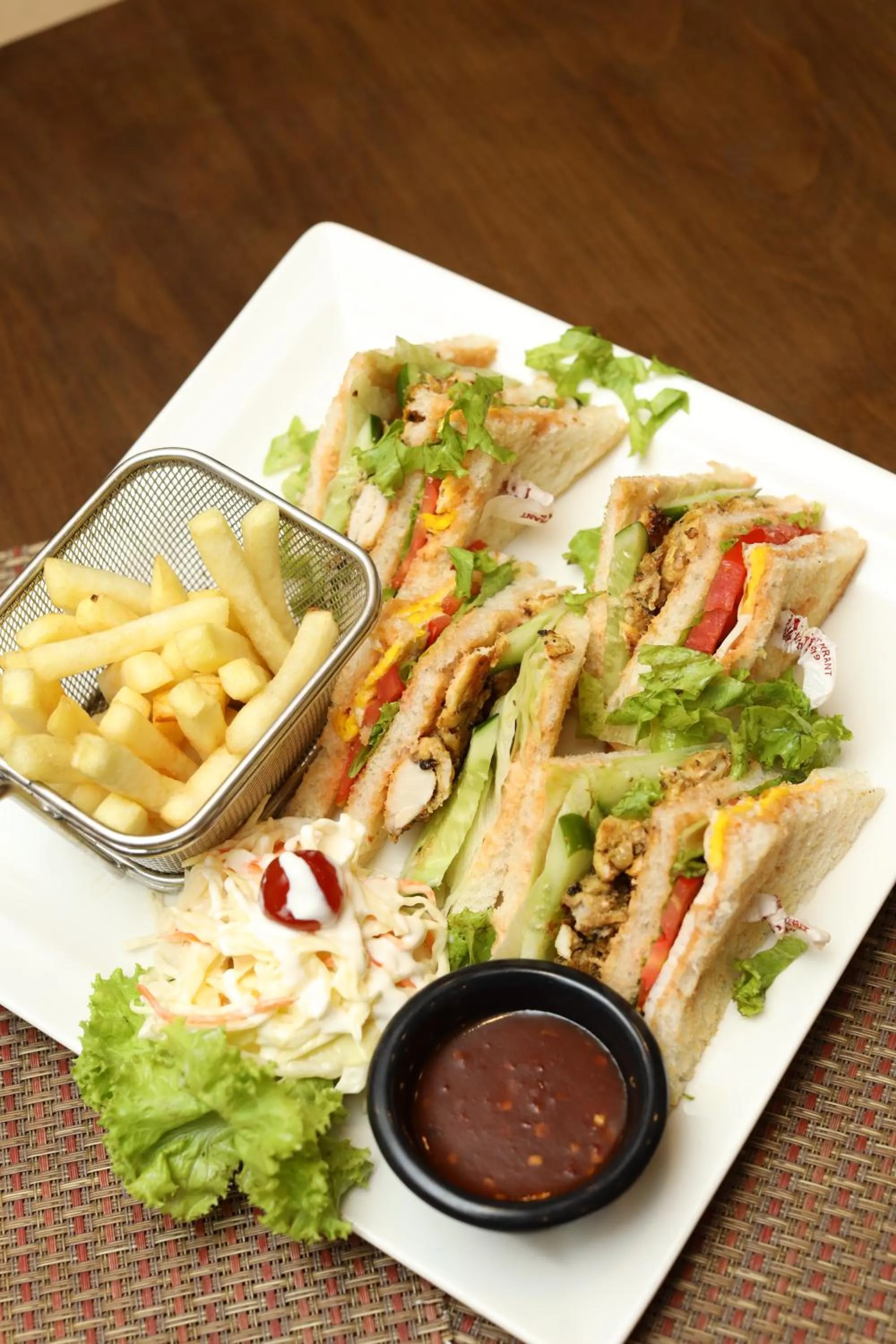 Restaurant/places to eat in Magnum Inn