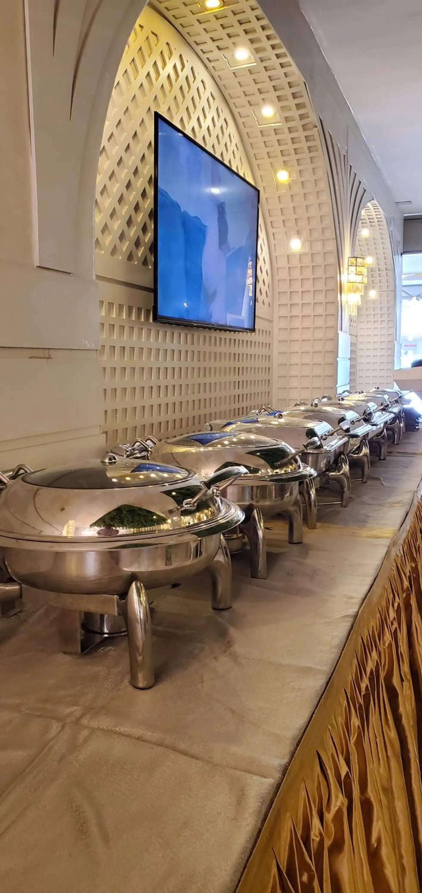 Restaurant/places to eat in The Palms Hotel