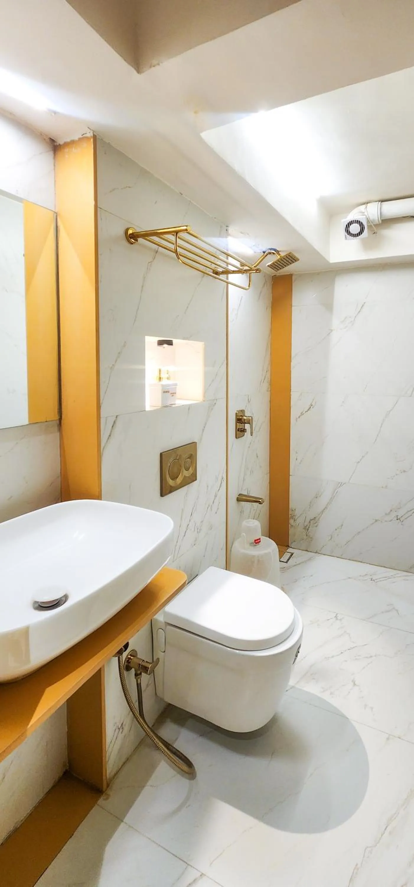 Shower in Hotel Nova Bling