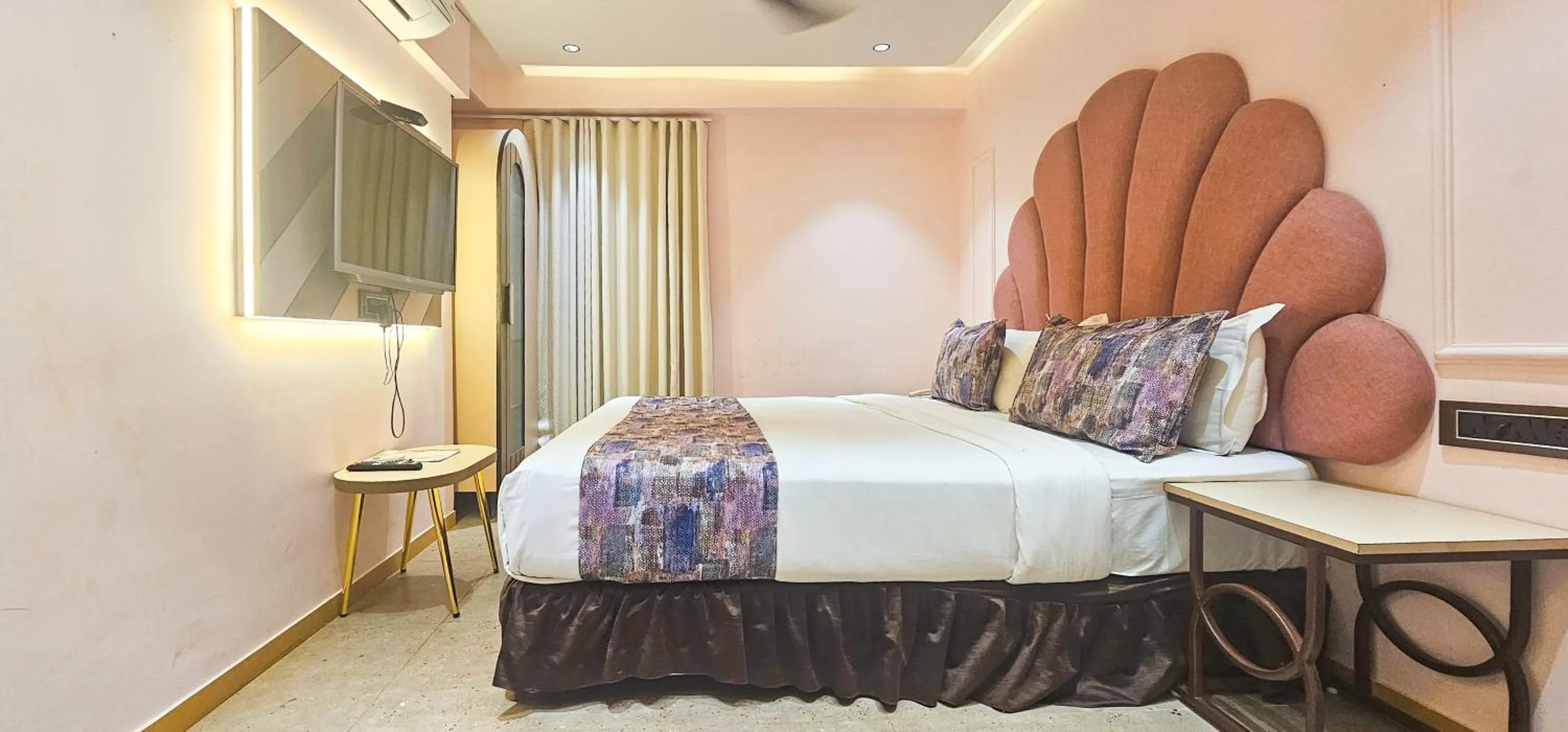 Communal lounge/ TV room, Bed in Hotel Nova Bling