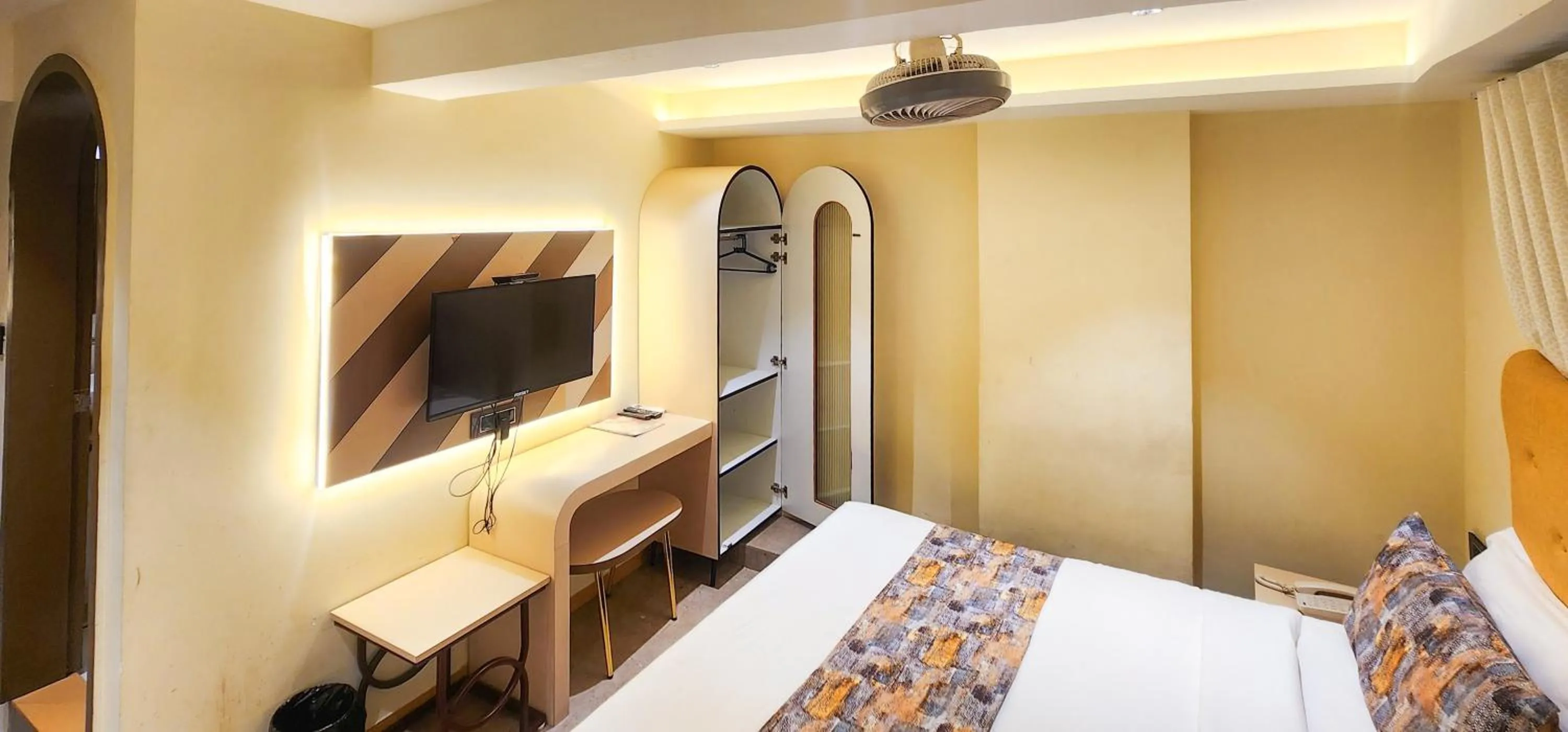 Bathroom, Bed in Hotel Nova Bling