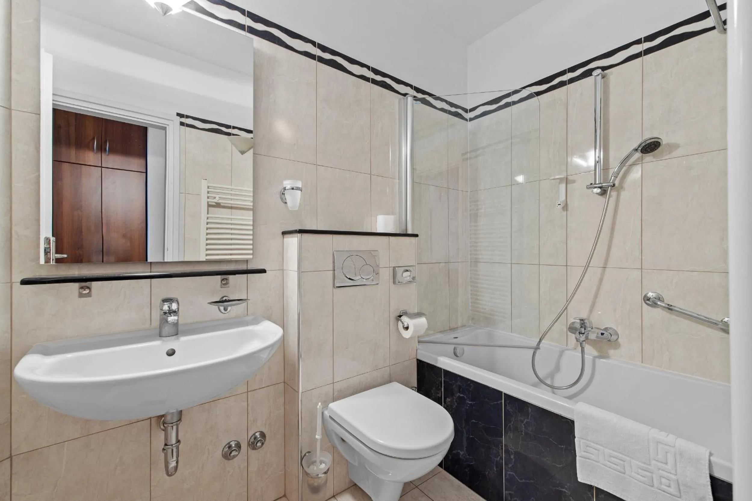 Toilet in Minerva Hotel