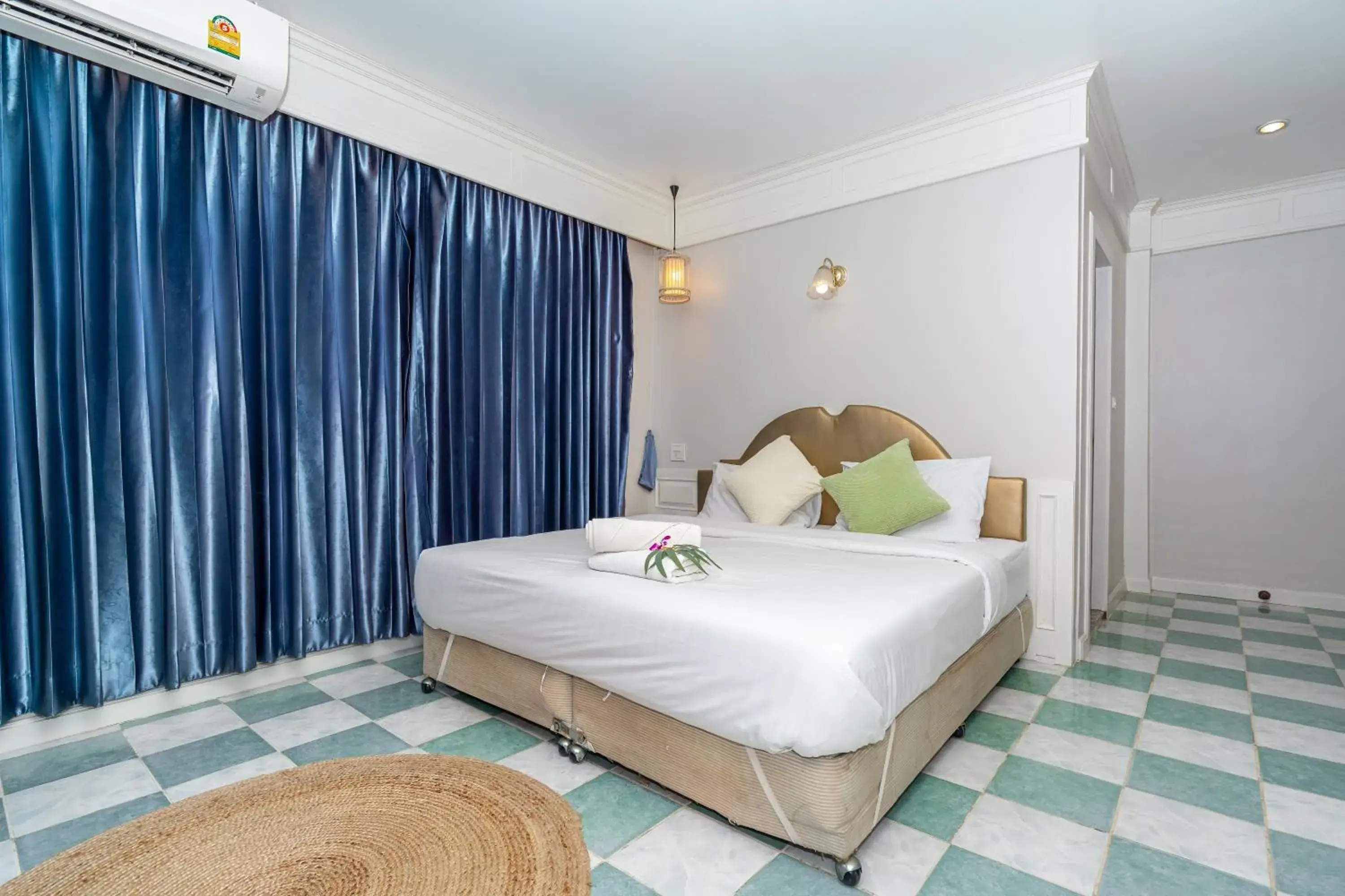 Patong Social Hotel & Restaurant Patong Social Hotel & Restaurant