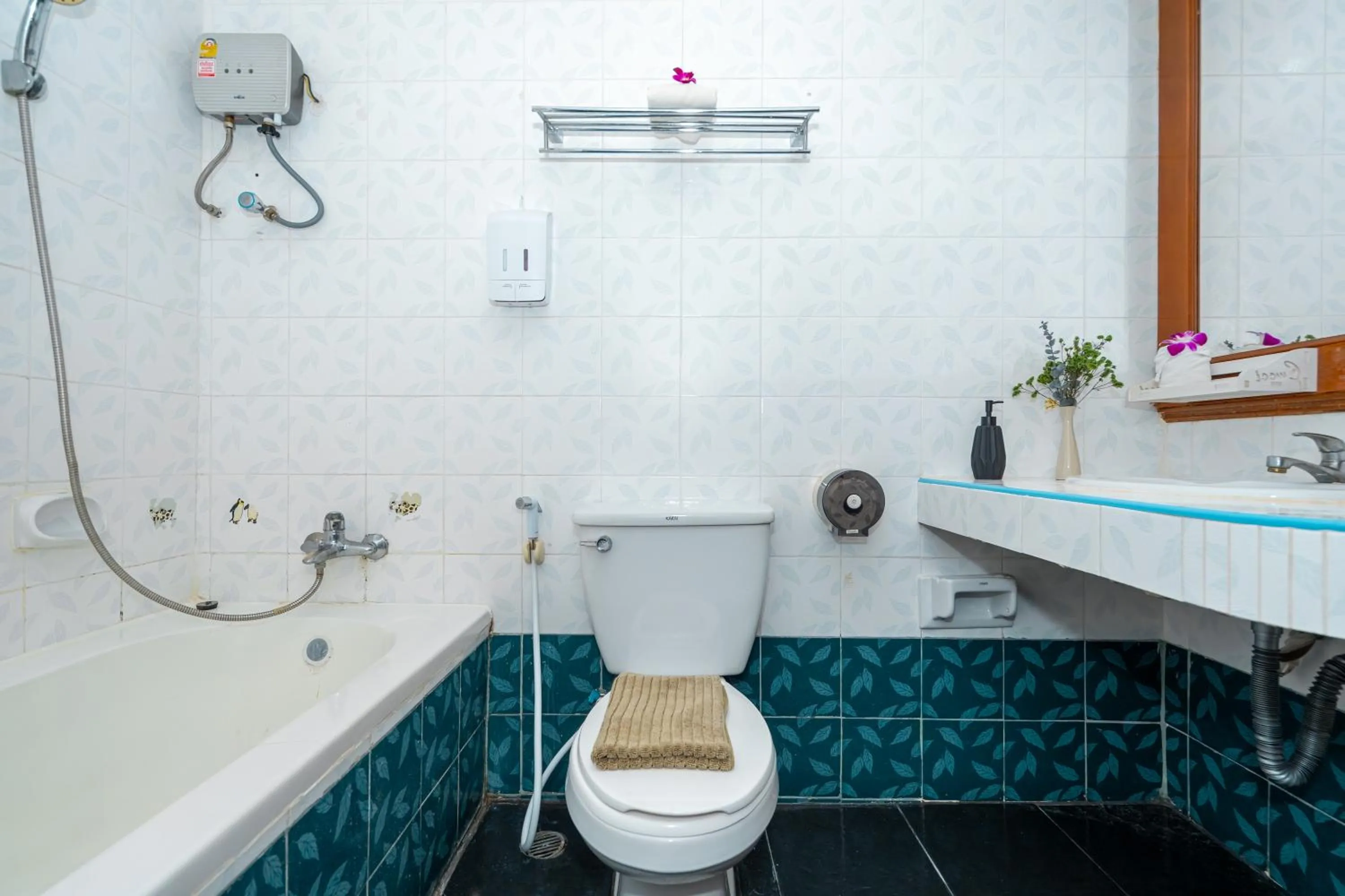 Bath in Patong Social Hotel & Restaurant