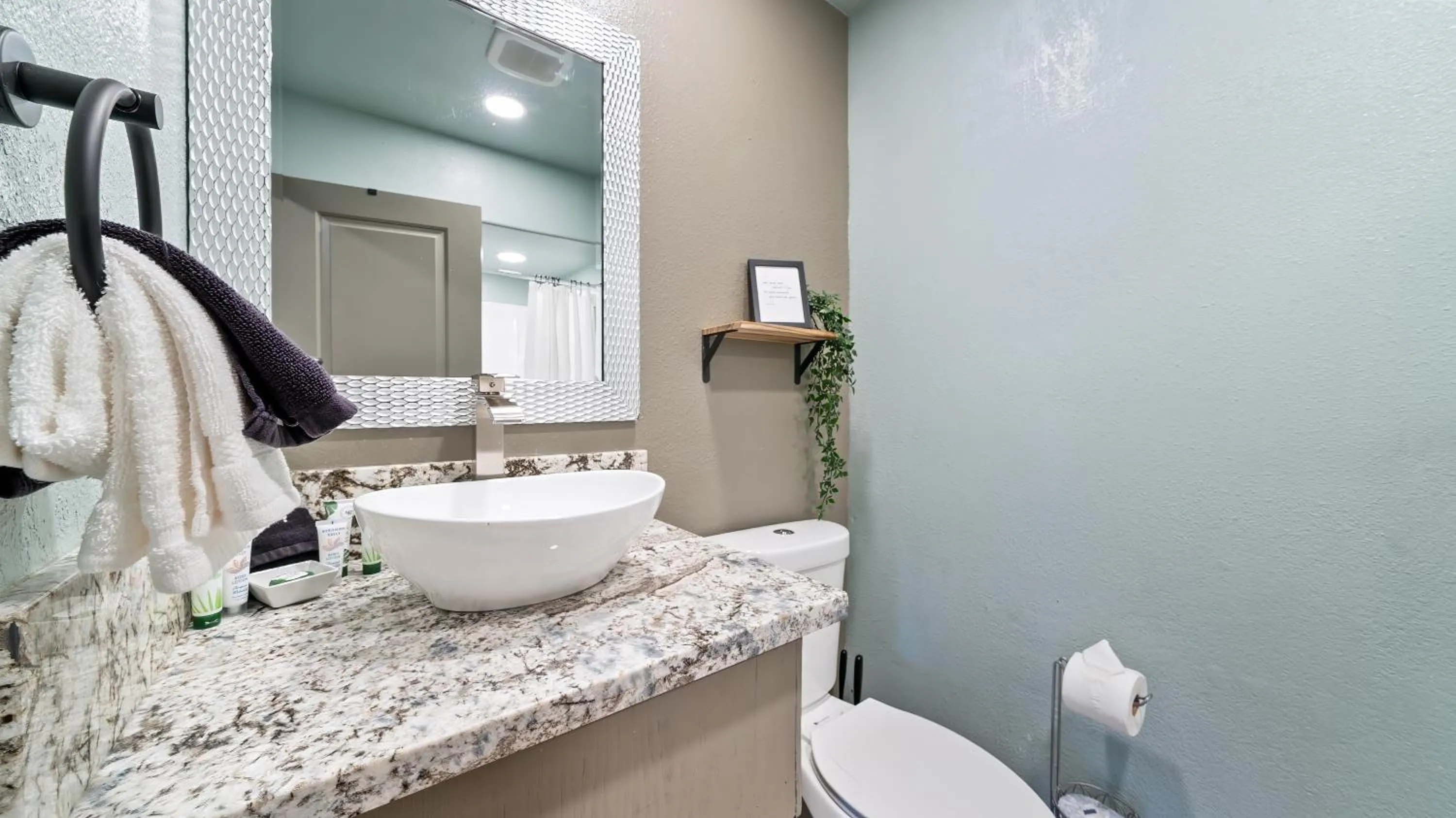 Toilet in Blue Jay Lodge