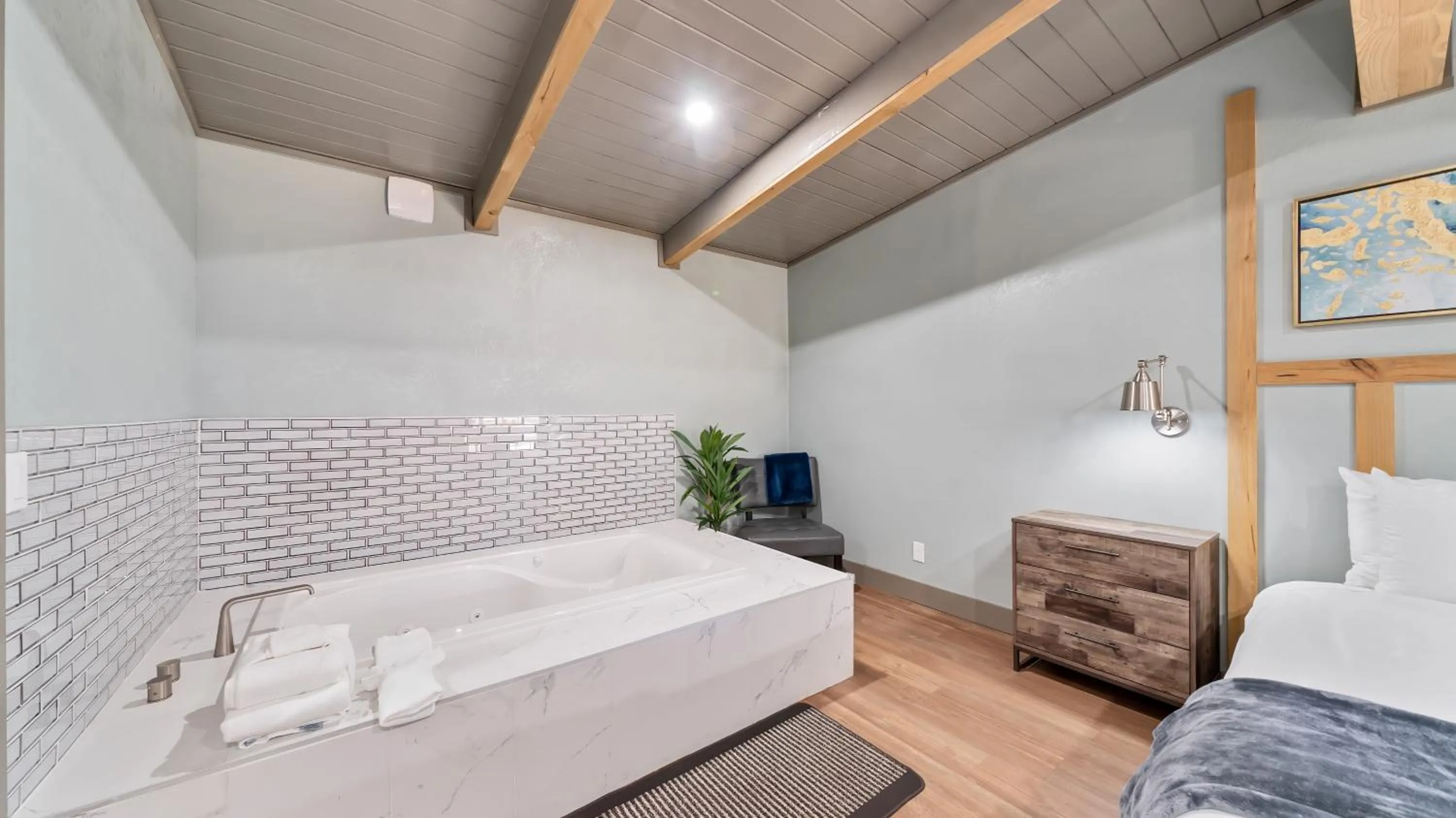 Bath, Bed in Blue Jay Lodge