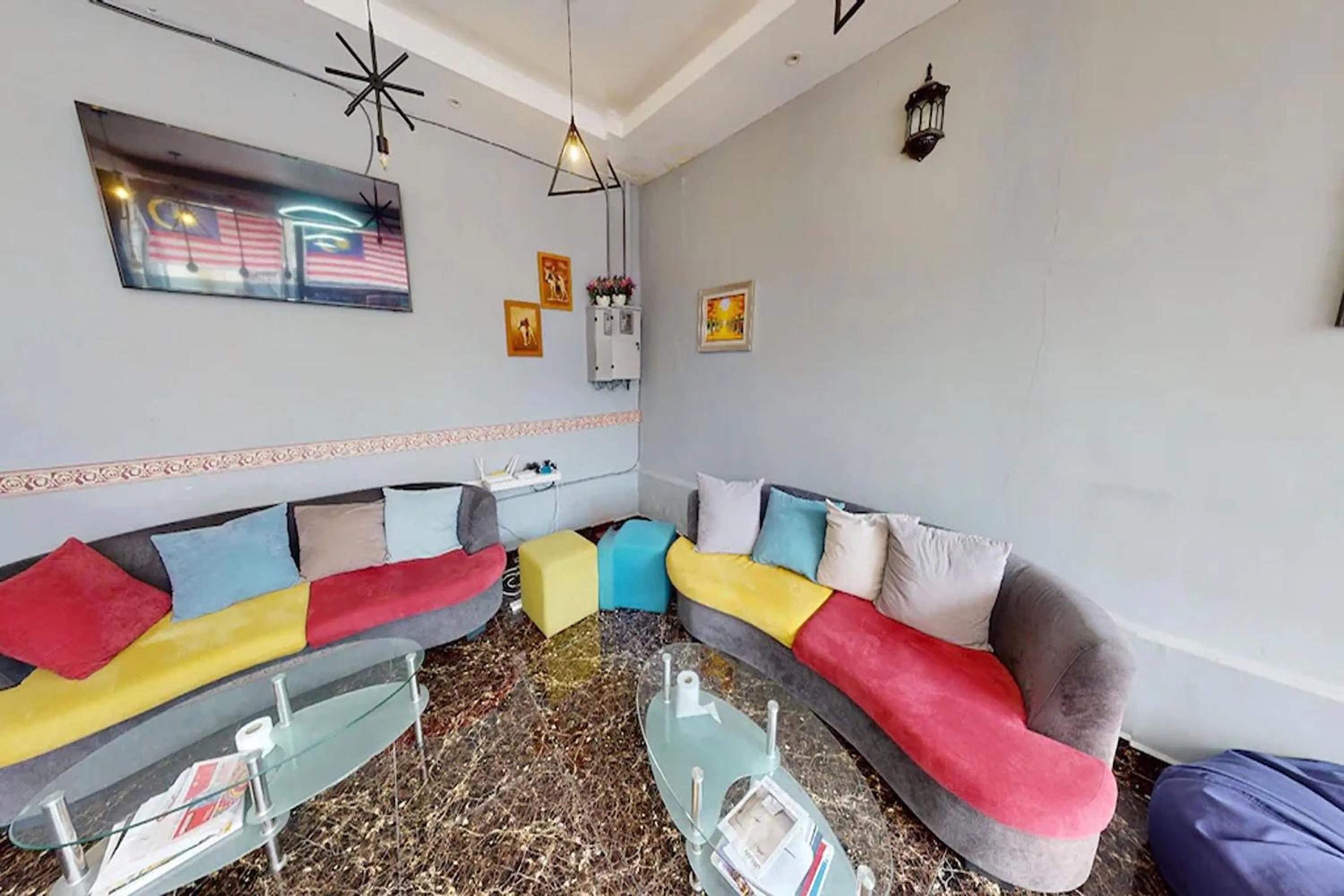 Seating area in Hotel Dlima Inn Bukit Bintang