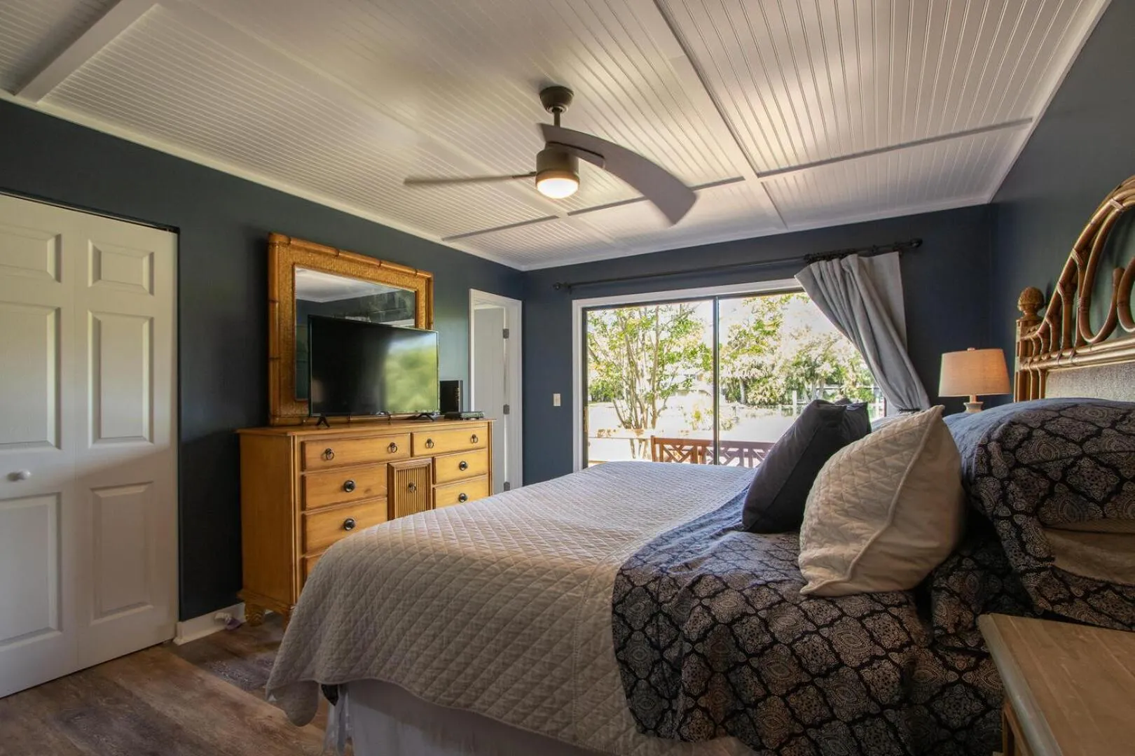 Bed in 377 Tarpon Blv