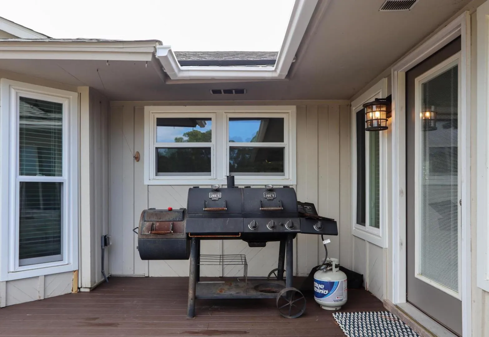 Property building in 377 Tarpon Blv