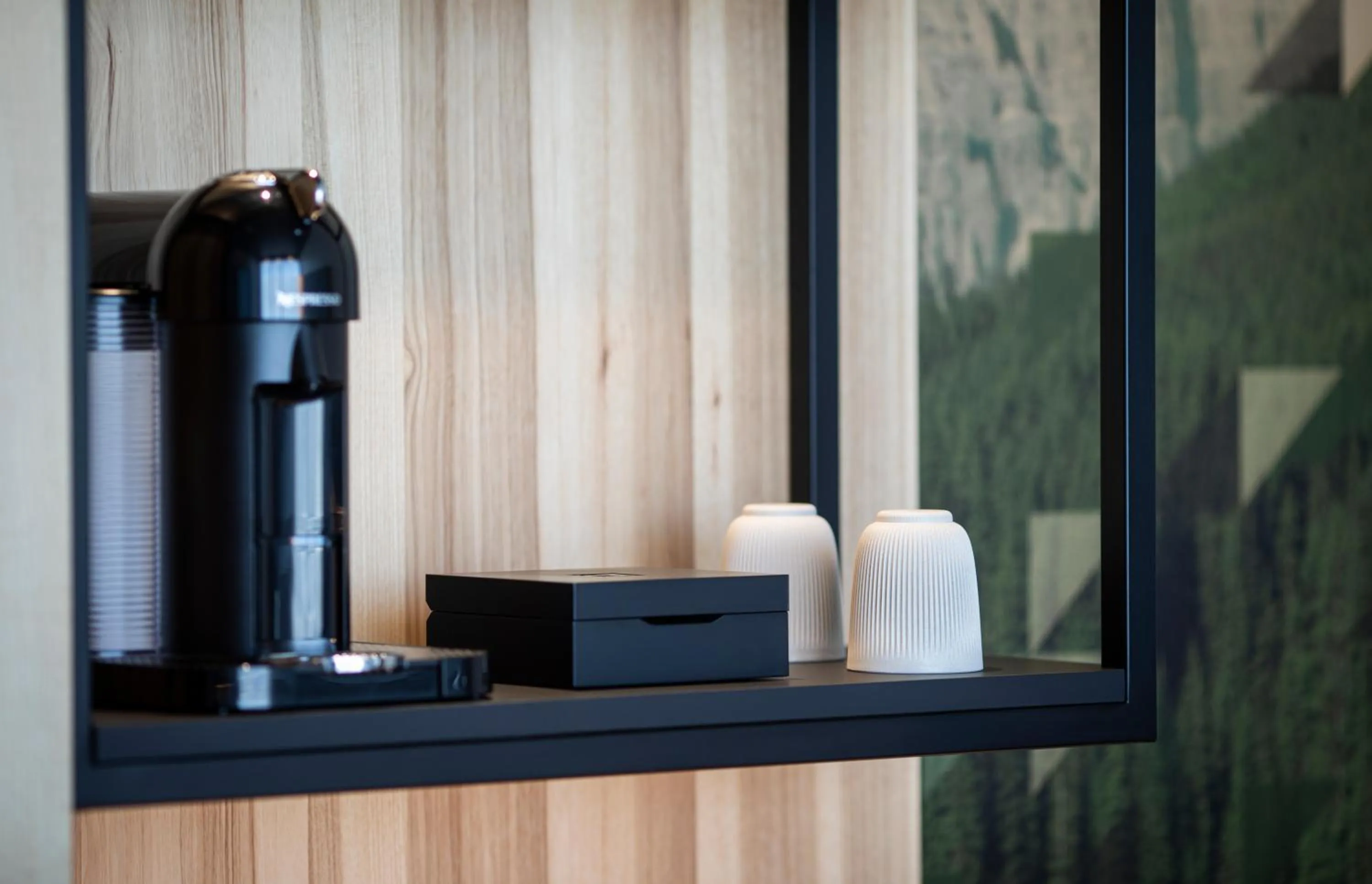 Coffee/tea facilities in Alt Hotel Calgary University District