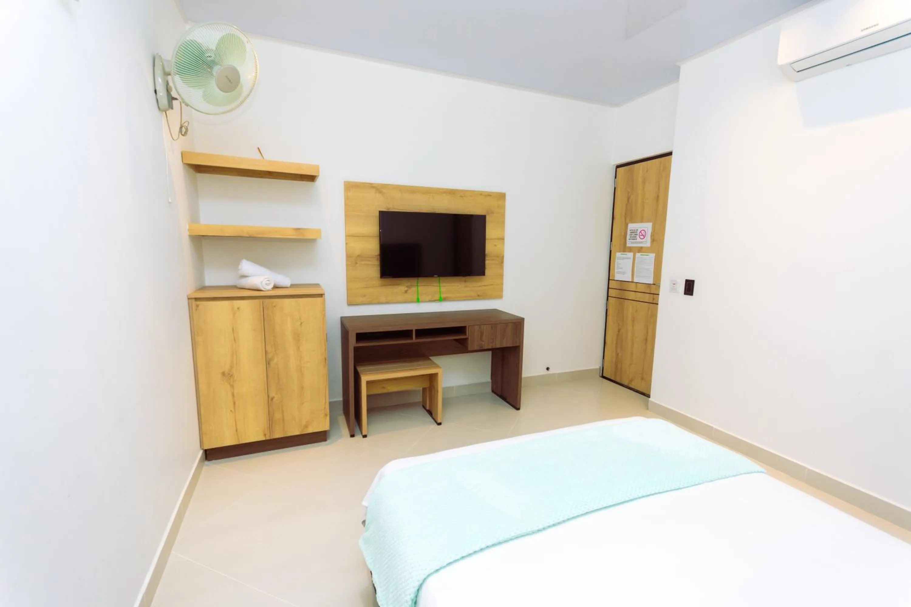 Photo of the whole room in Hotel Luna Verde By Del Toro