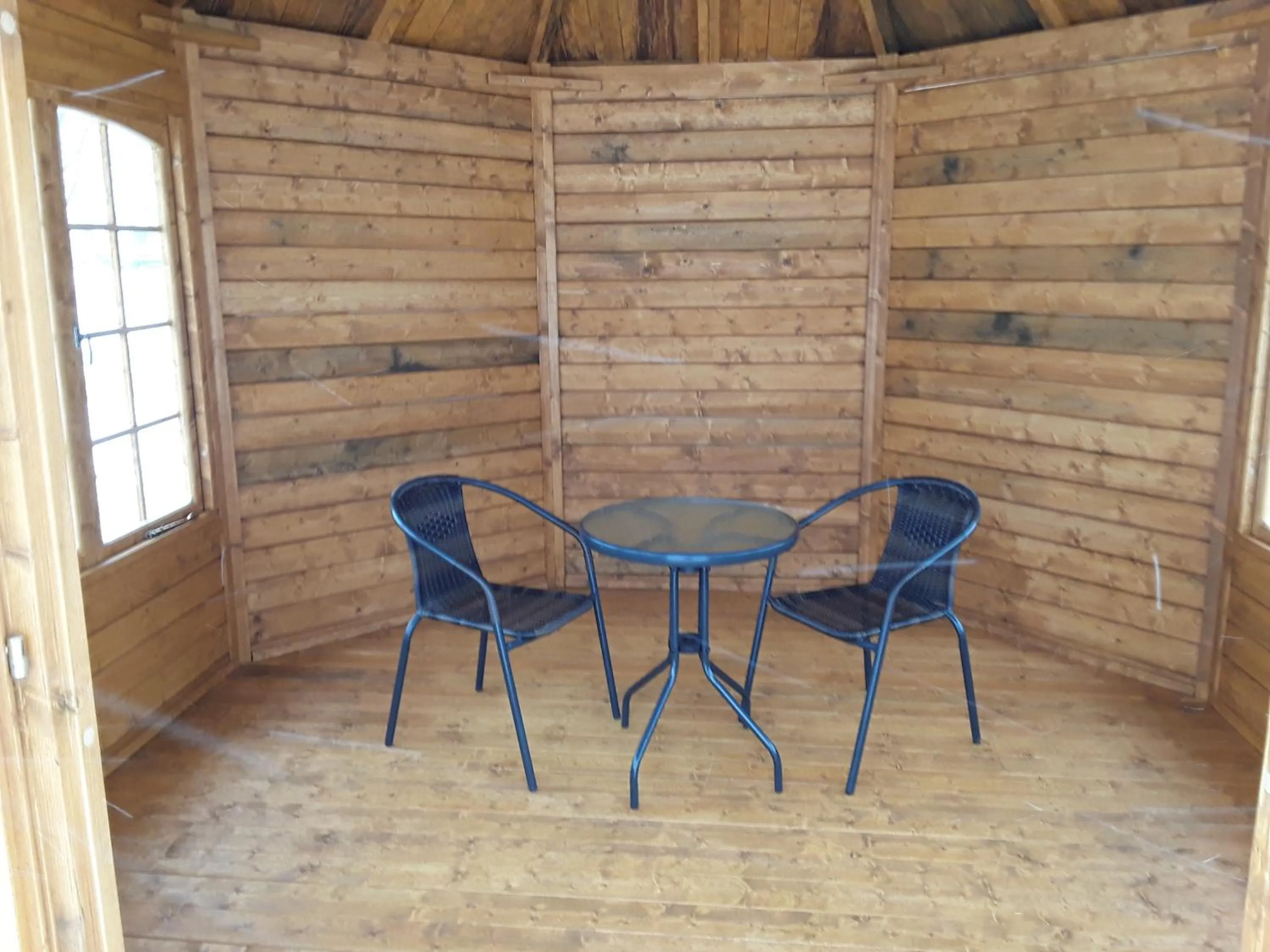 Seating area in Gladstone Motel