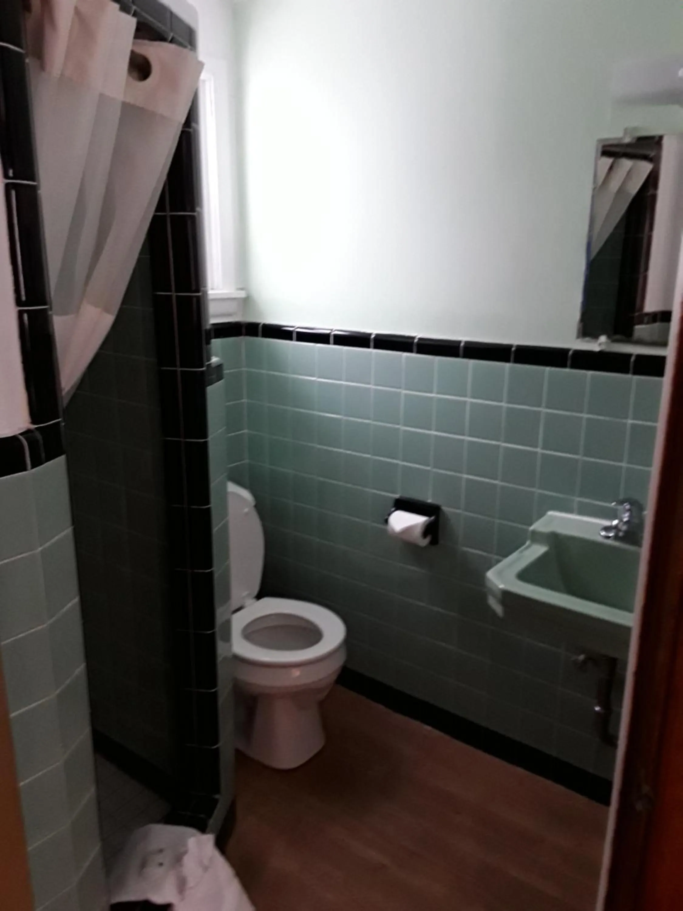 Shower in Gladstone Motel