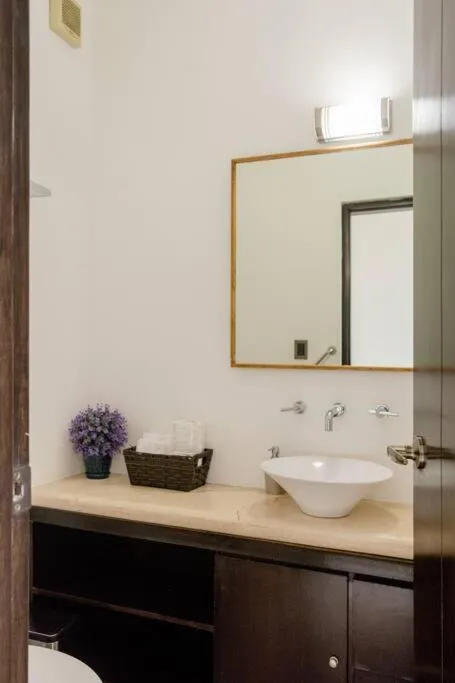 Bathroom in Hermoso Penthouse Rooftop con alberca