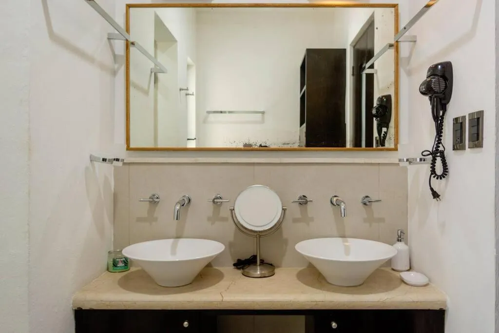 Toilet in Hermoso Penthouse Rooftop con alberca