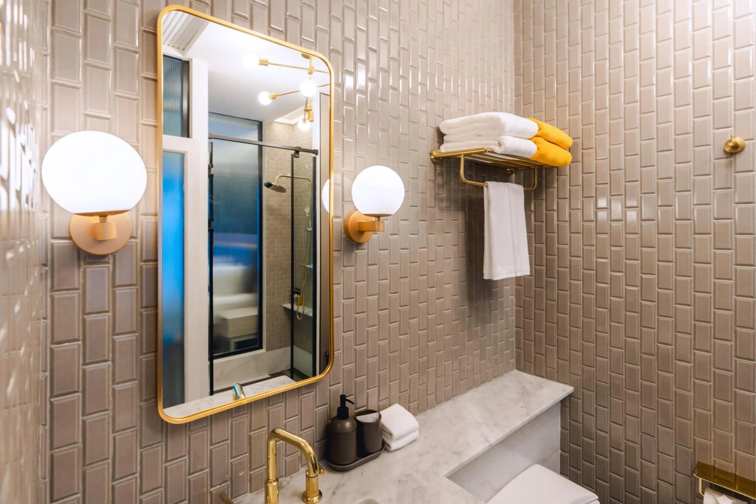 Bathroom in Bandalo Boutique Hotel - Patong Beach Road