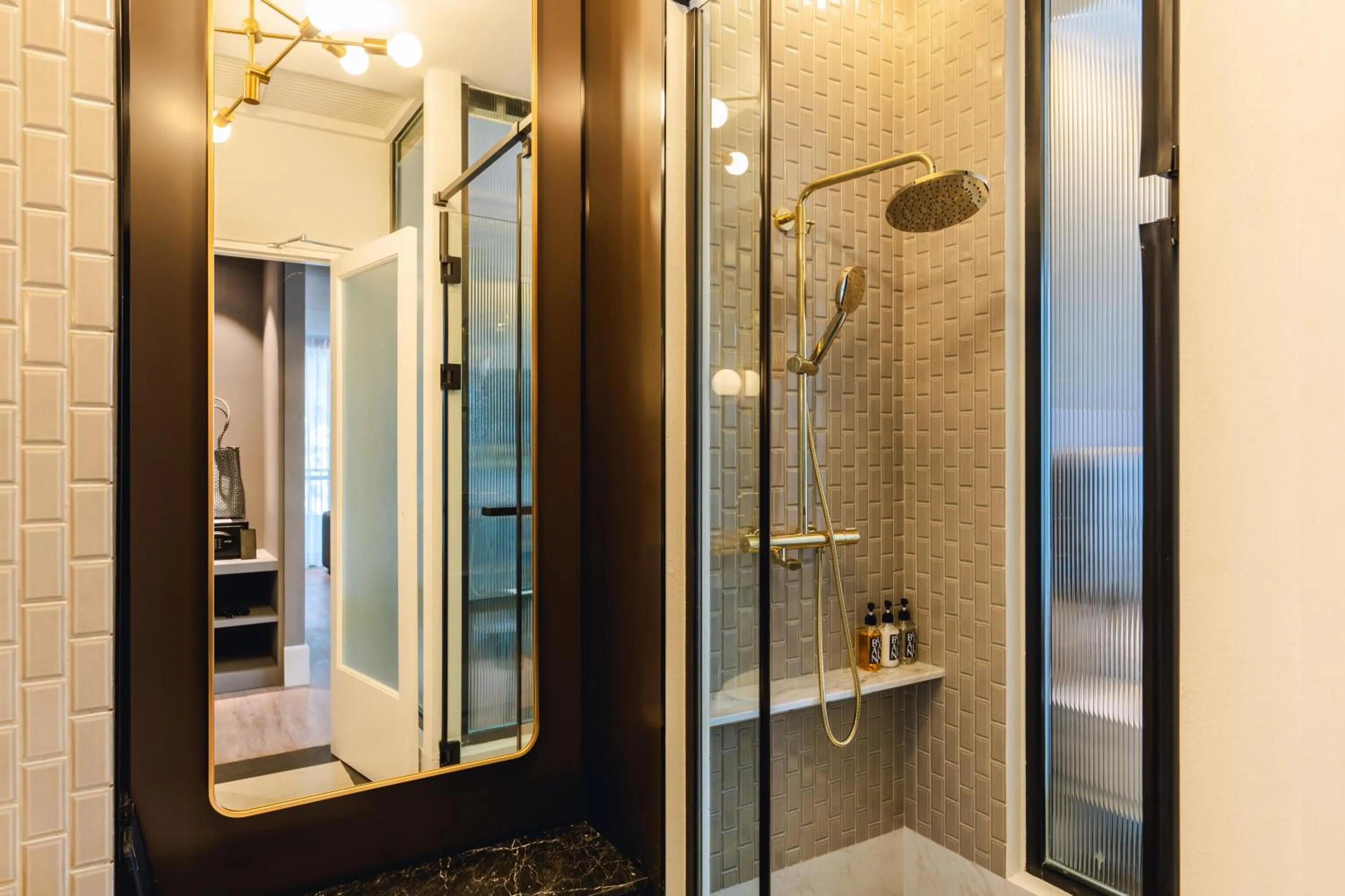 Shower in Bandalo Boutique Hotel - Patong Beach Road