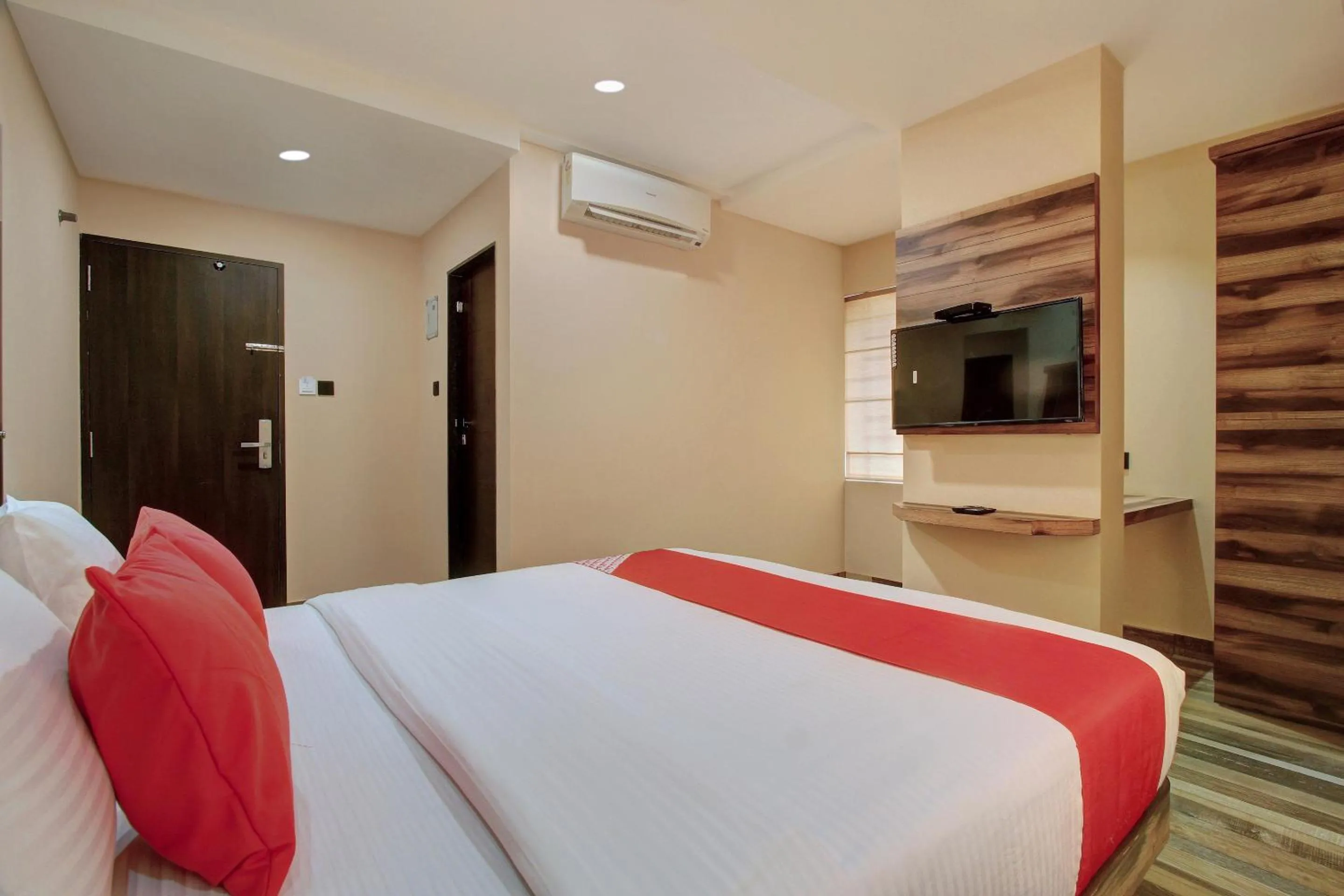 Photo of the whole room, Bed in Laxman Residency