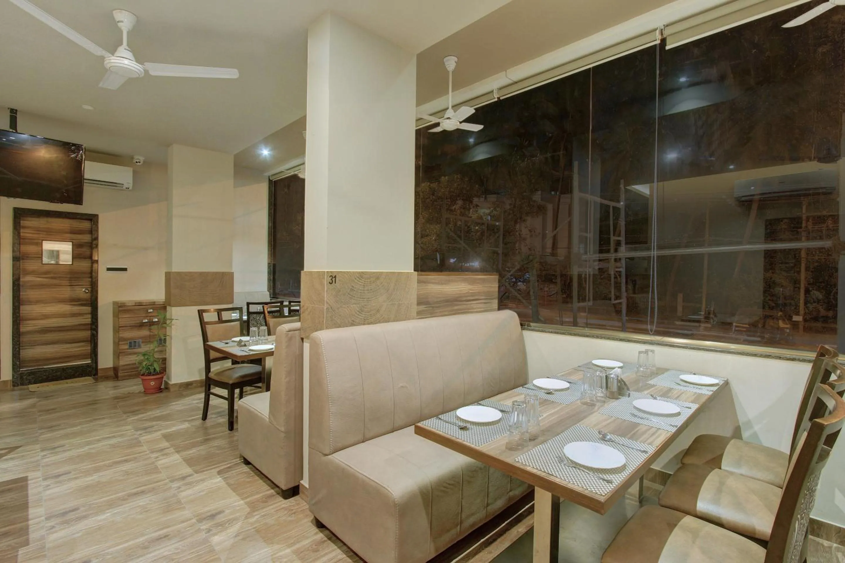 Restaurant/places to eat in Laxman Residency