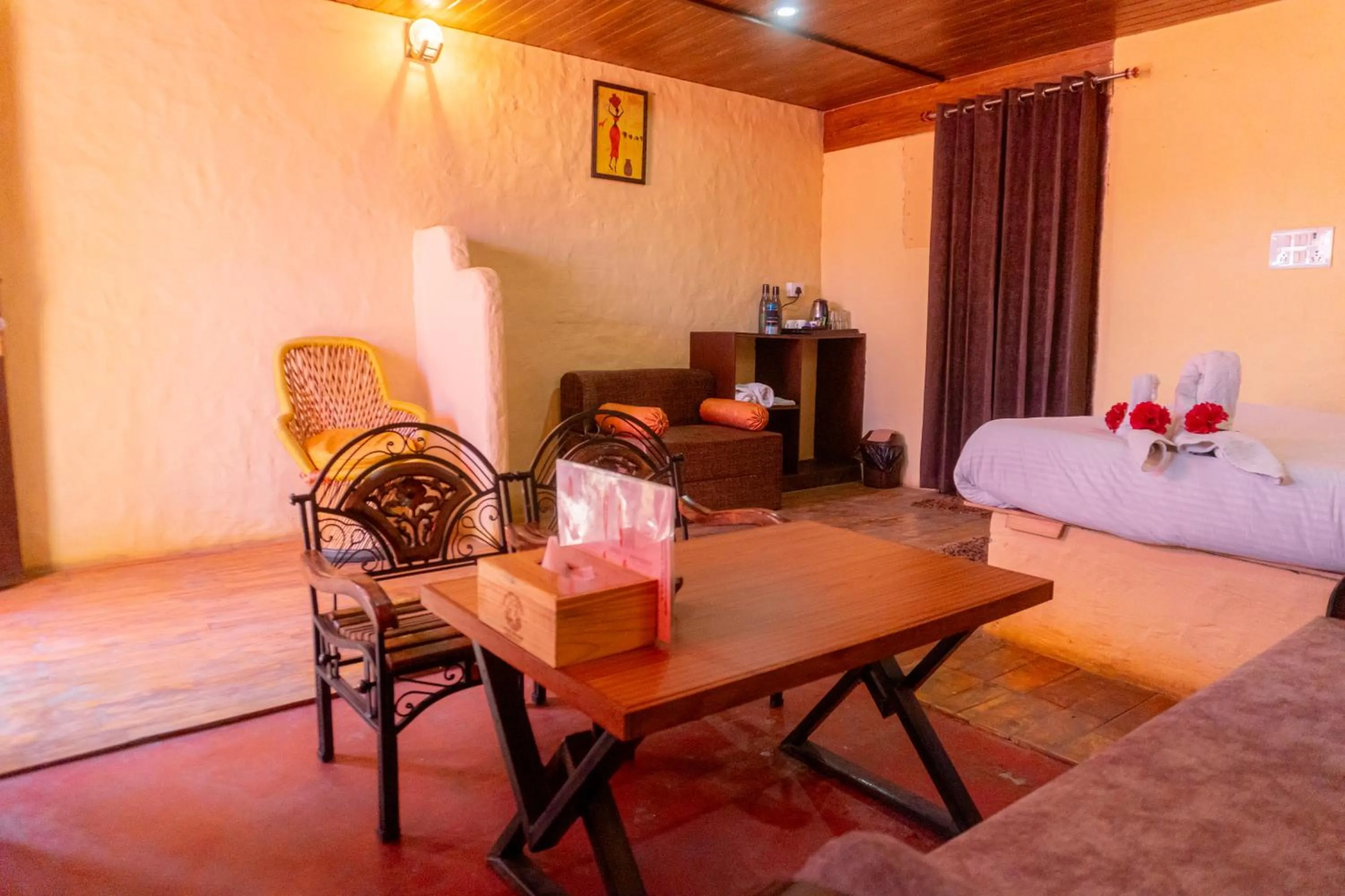 Bedroom in Kana Mud An Ethnic Village Resort - Beautiful View of Gangotri Mountains