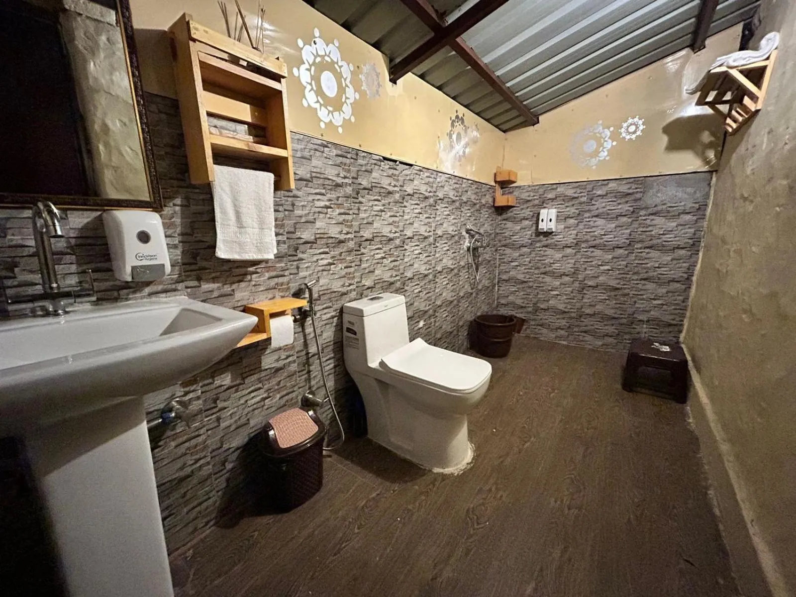 Shower in Kana Mud An Ethnic Village Resort - Beautiful View of Gangotri Mountains