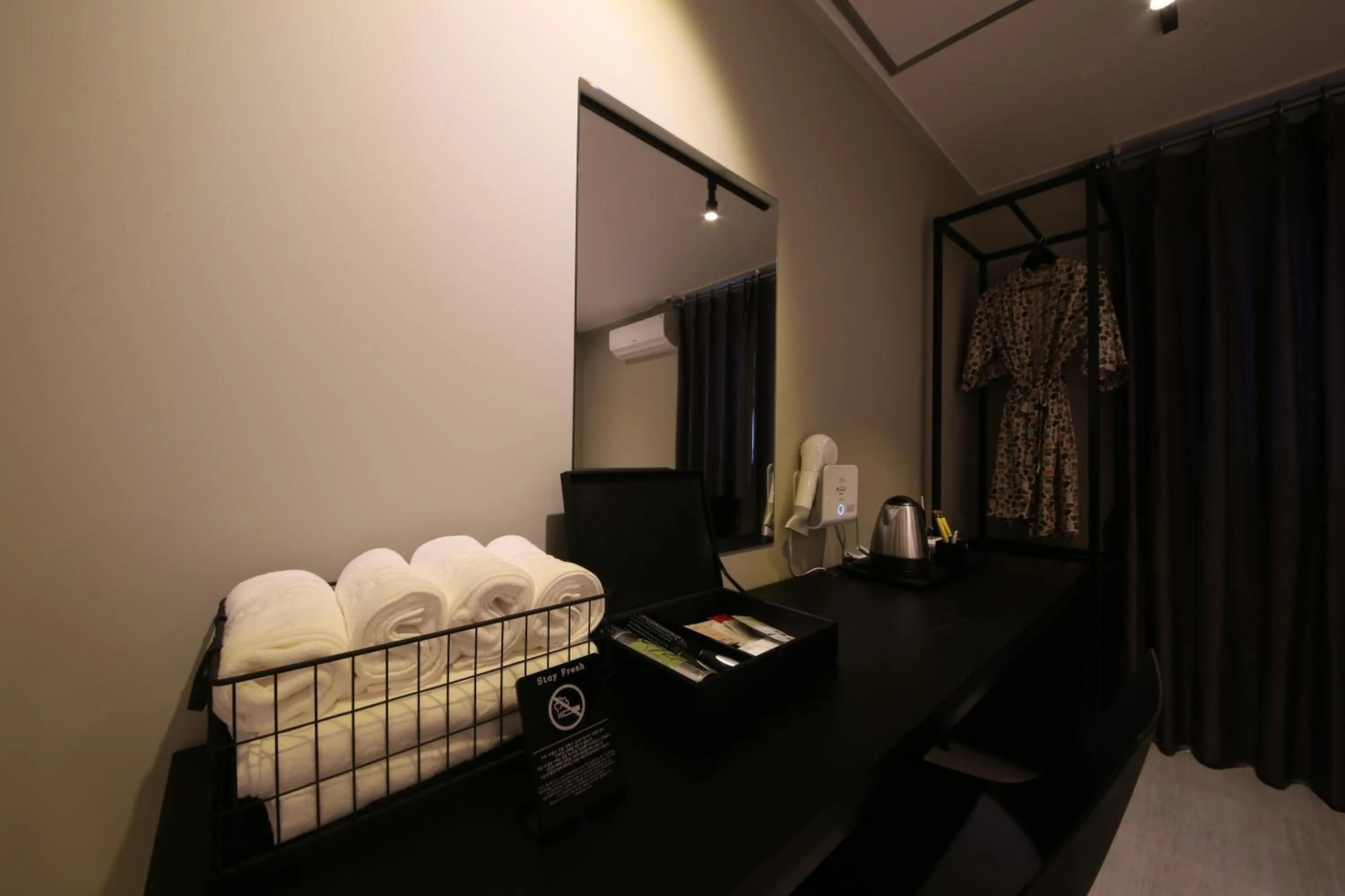 Almond Hotel Gupo Station