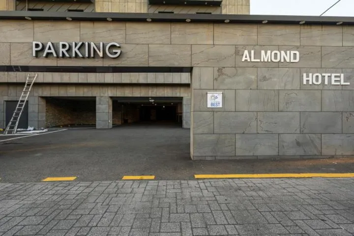 Almond Hotel Gupo Station