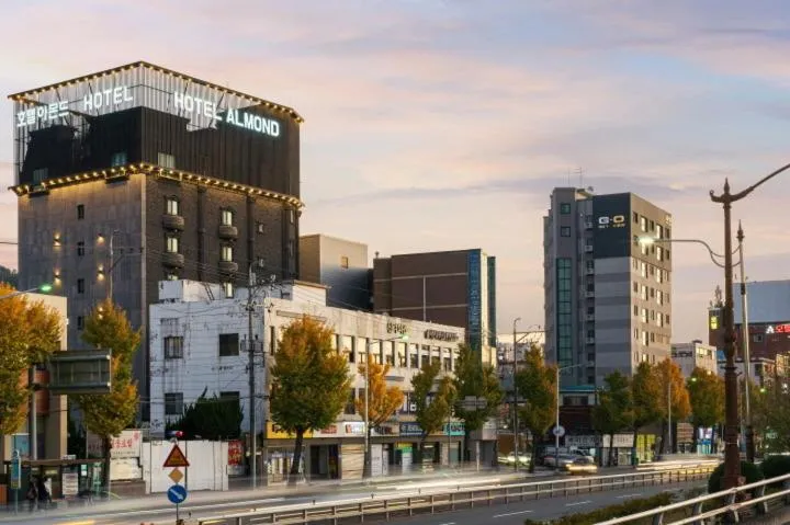 Almond Hotel Gupo Station