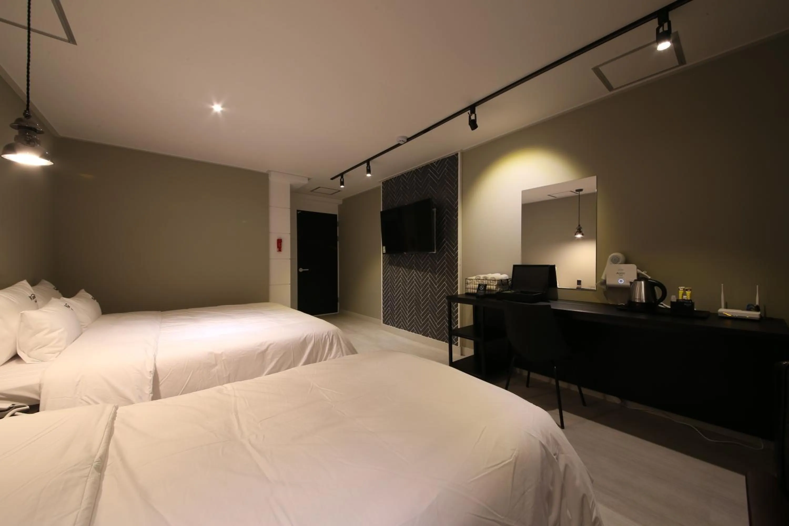 Bed in Almond Hotel Gupo Station