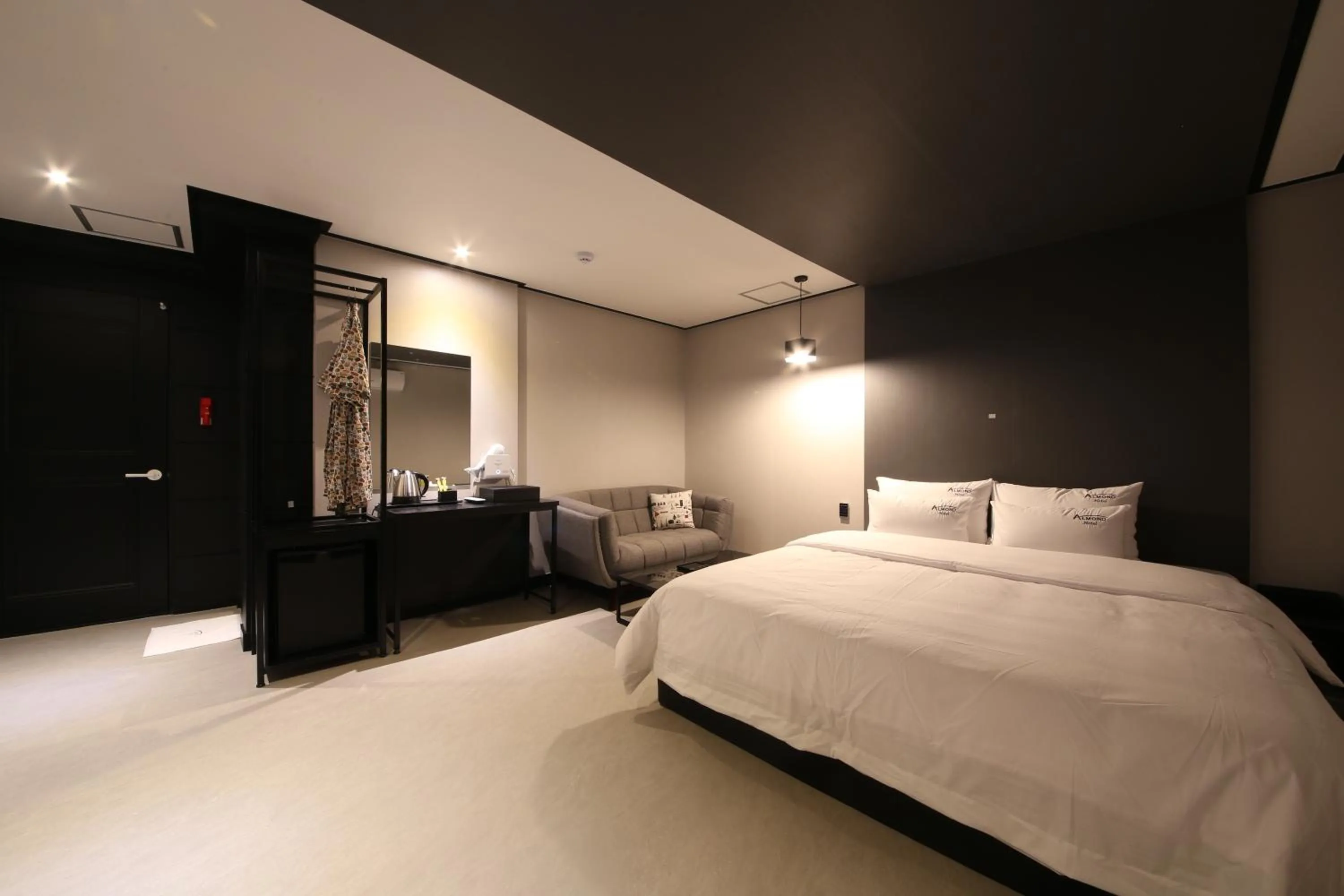 Bed in Almond Hotel Gupo Station