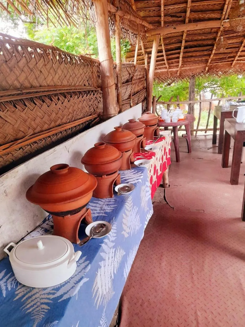 Restaurant/places to eat in Heritage Rangiri Villa