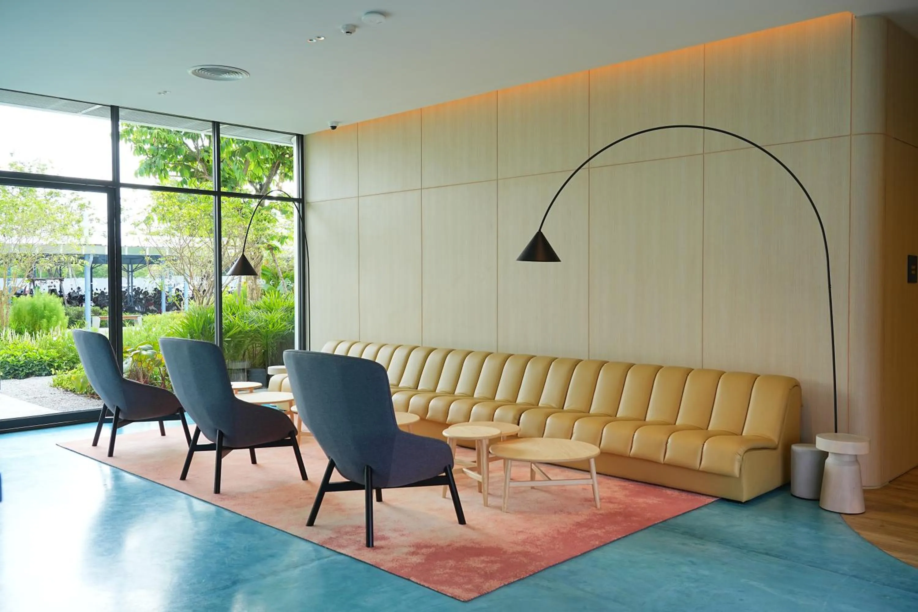 Lobby or reception in GO Hotel Si Racha at Central Si Racha