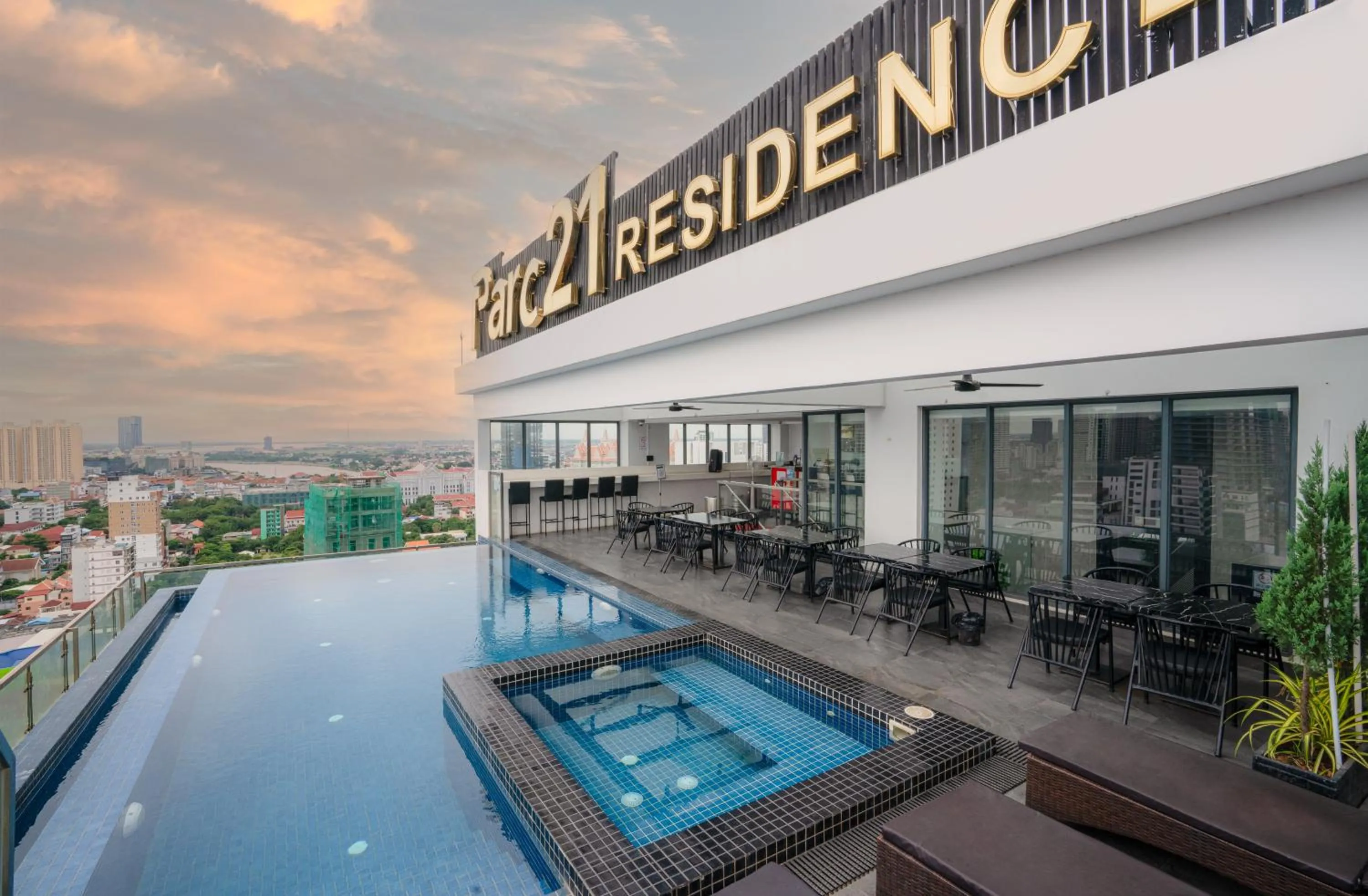 Hot Tub in Parc21 Luxury Boutique Hotel