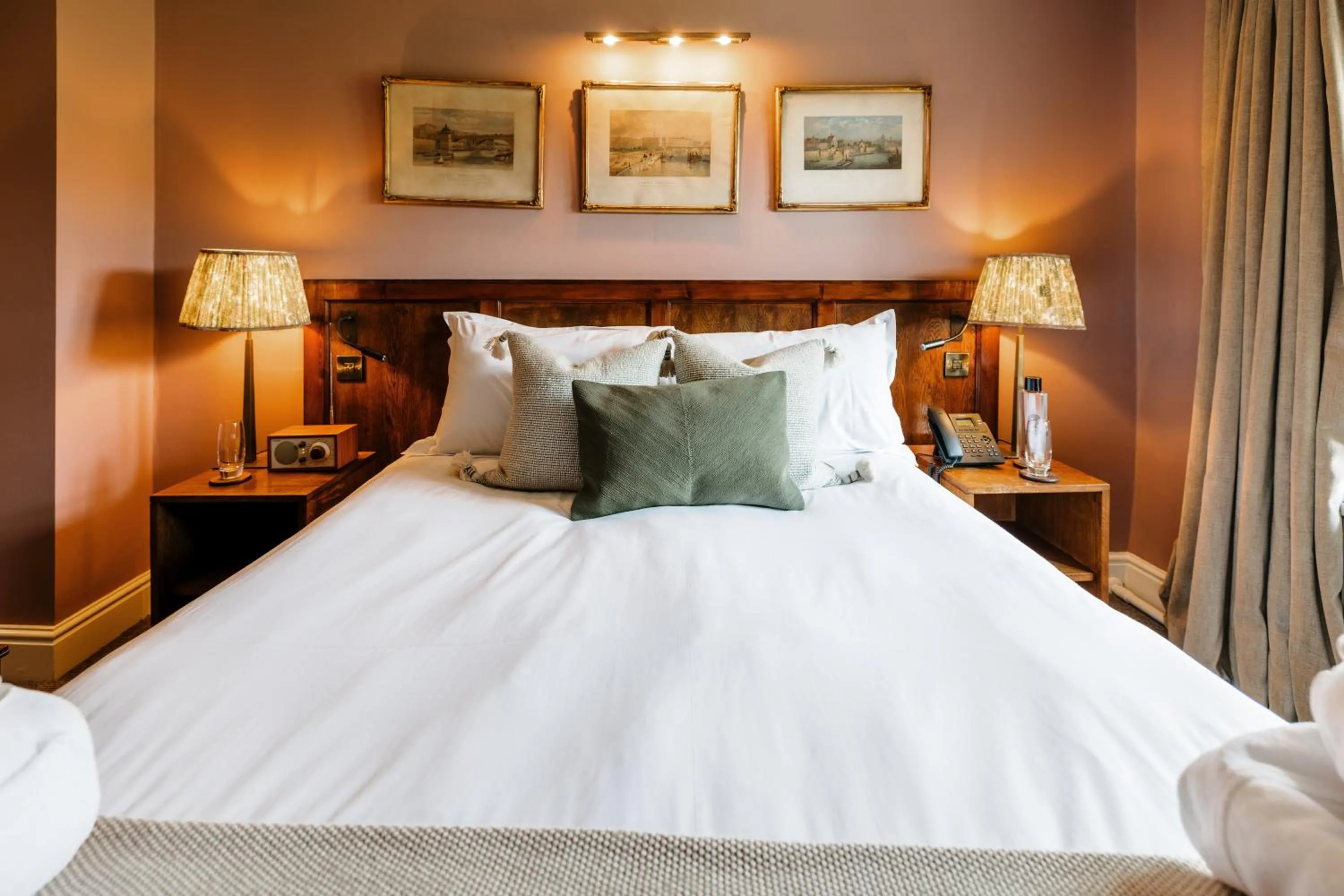 Bed in The Peacock at Rowsley