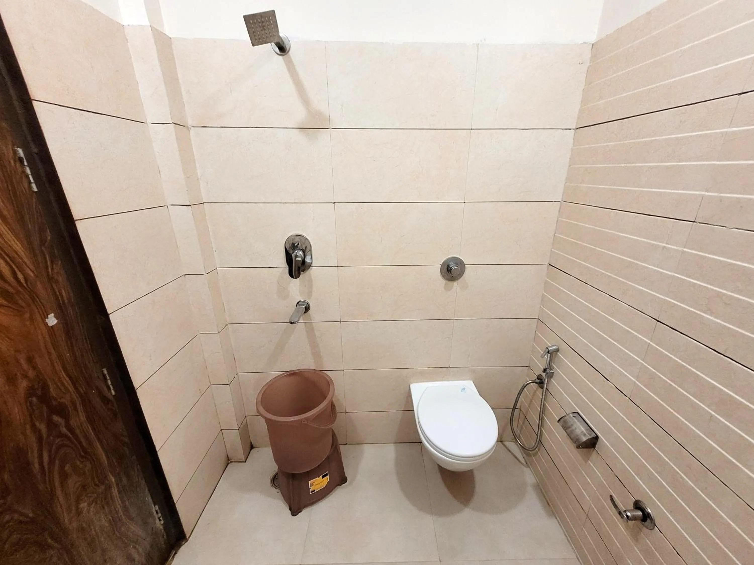 Shower in The Nirvana By Urban Galaxy