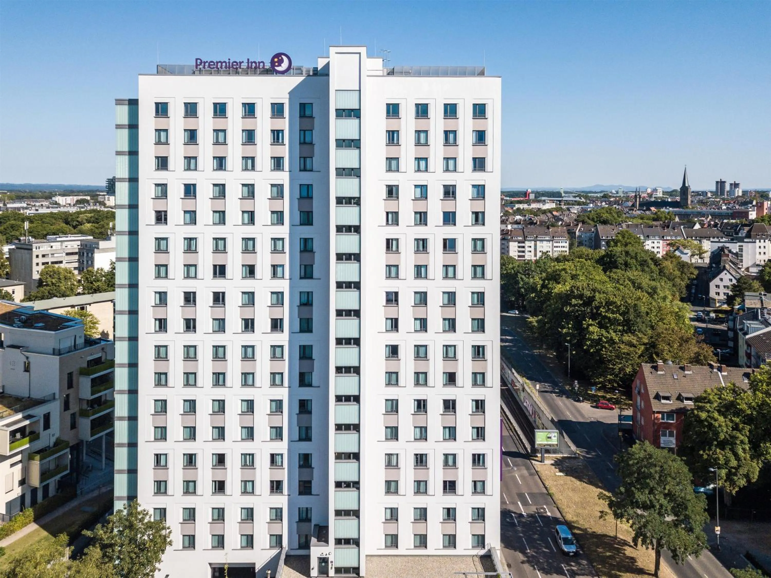 Property building in Premier Inn Köln City Süd
