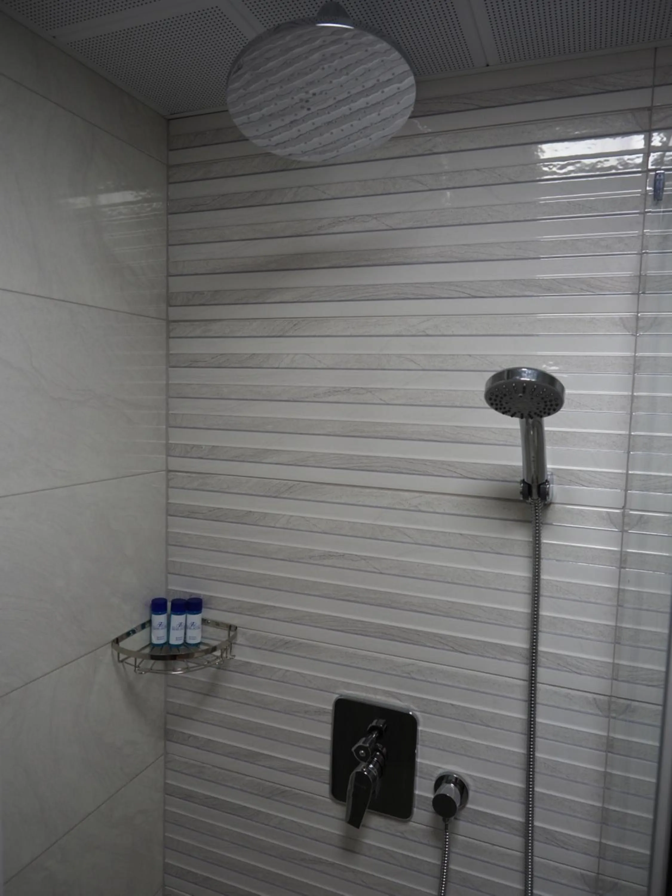 Bathroom in Zenia Hotel