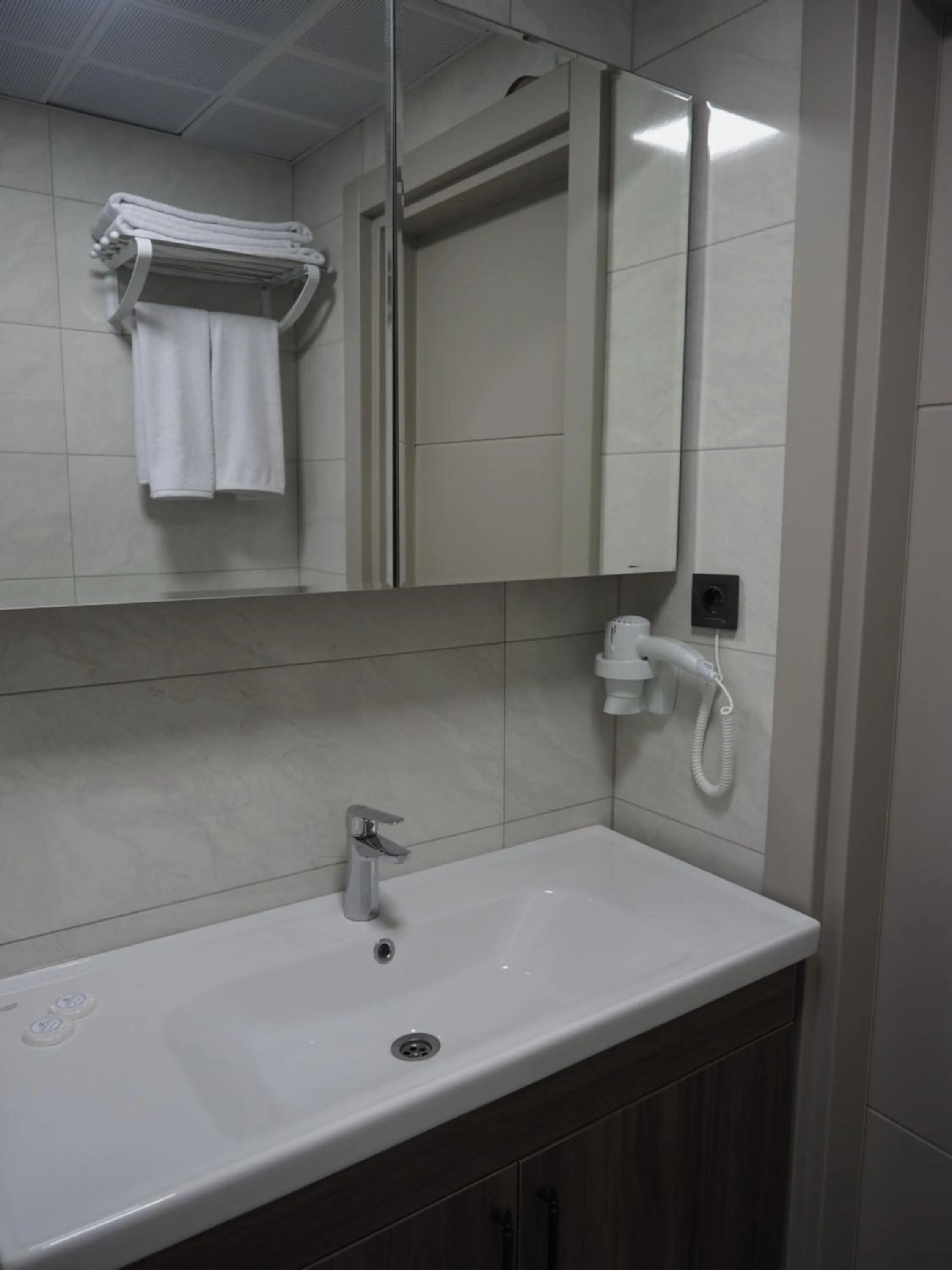 Bathroom in Zenia Hotel