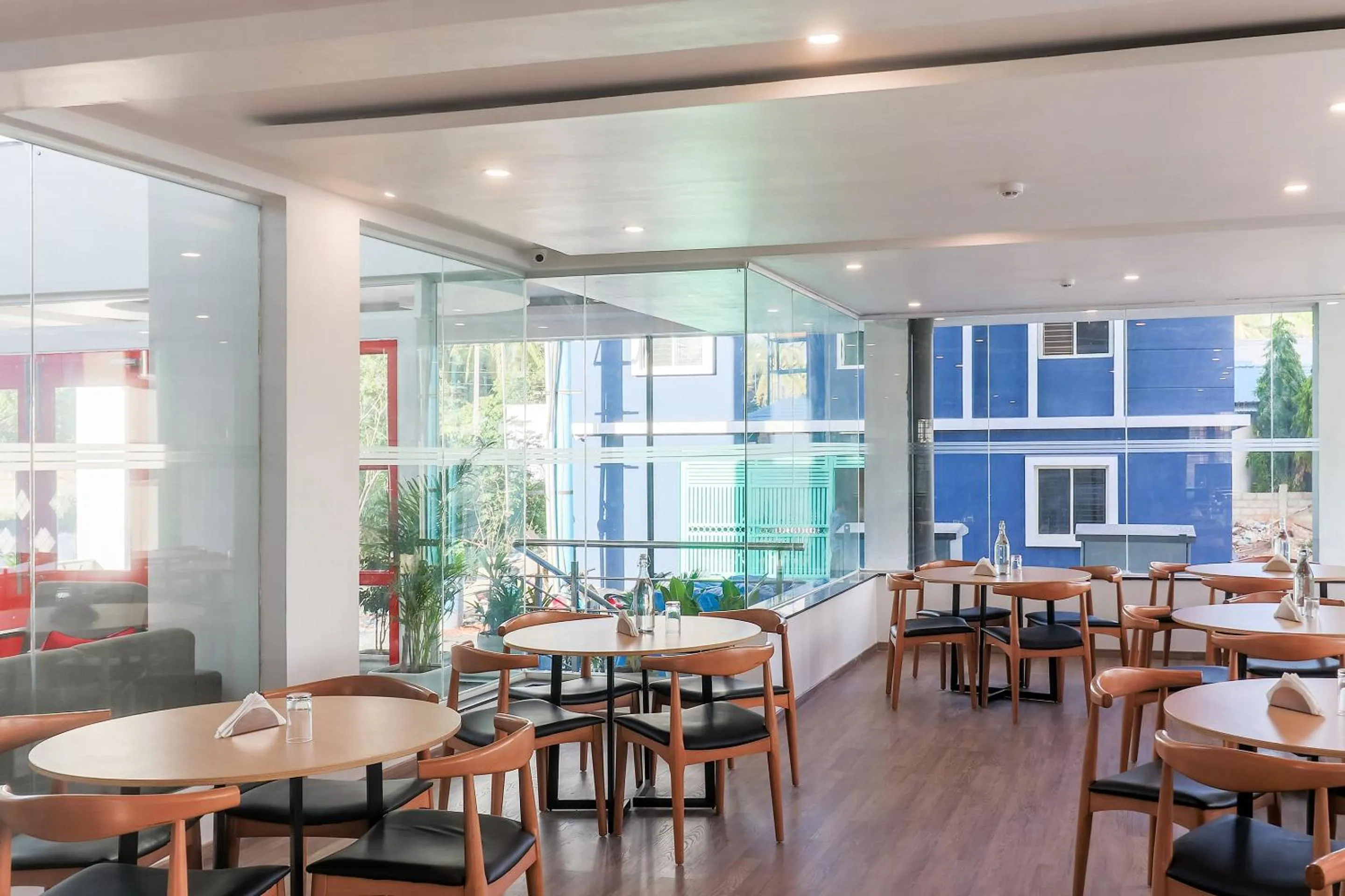 Restaurant/places to eat in Super Townhouse Reva College University