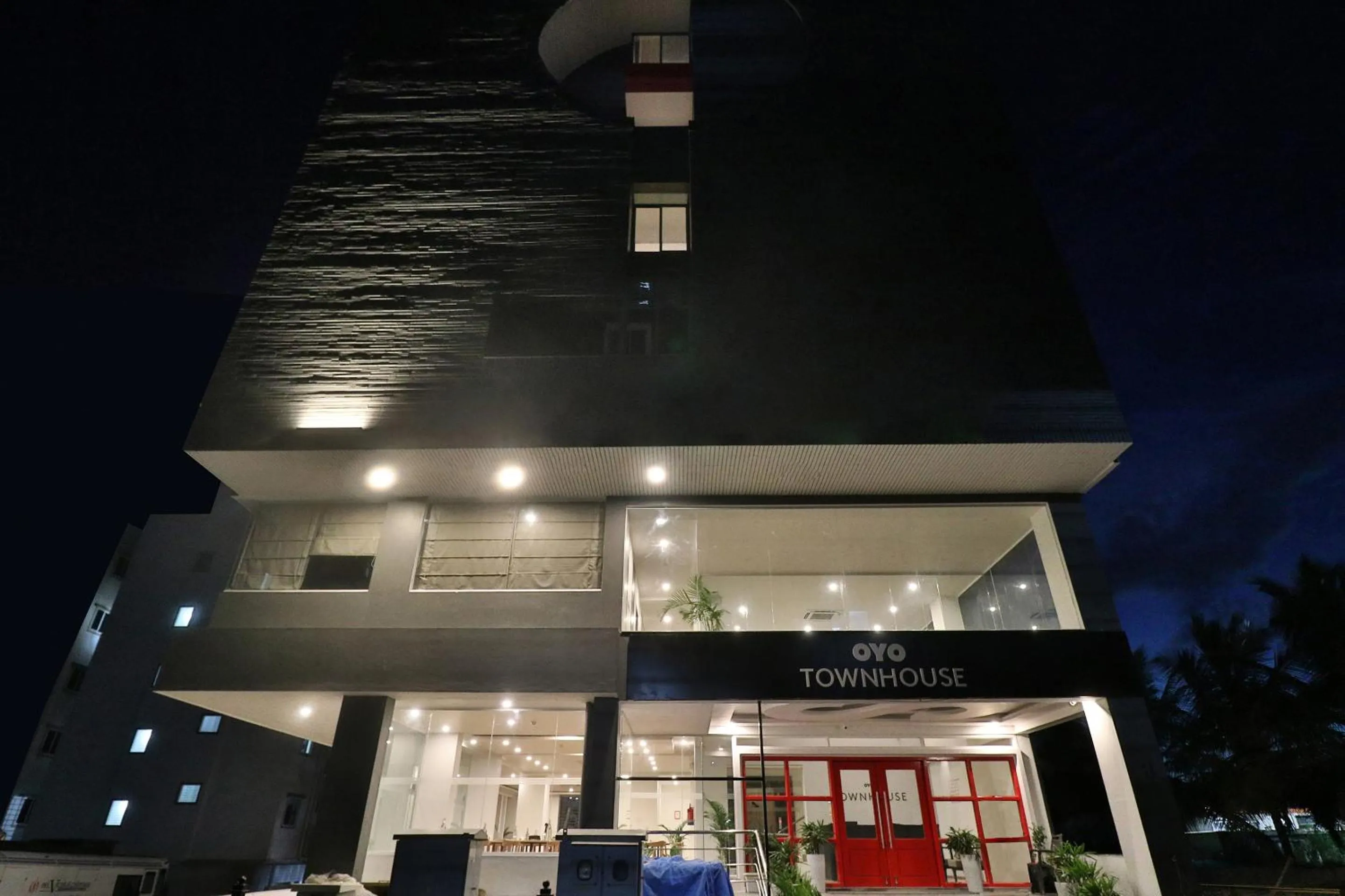 Facade/entrance in Super Townhouse Reva College University