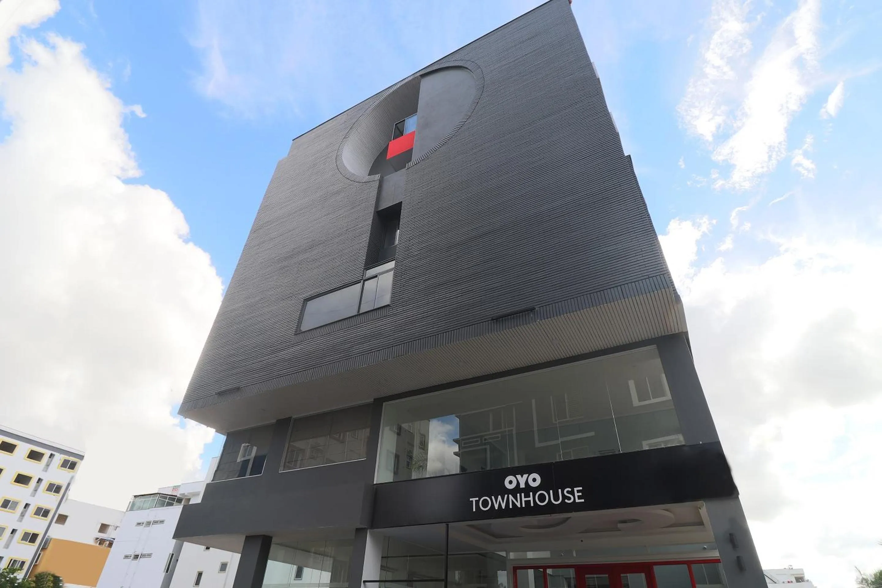 Facade/entrance in Super Townhouse Reva College University