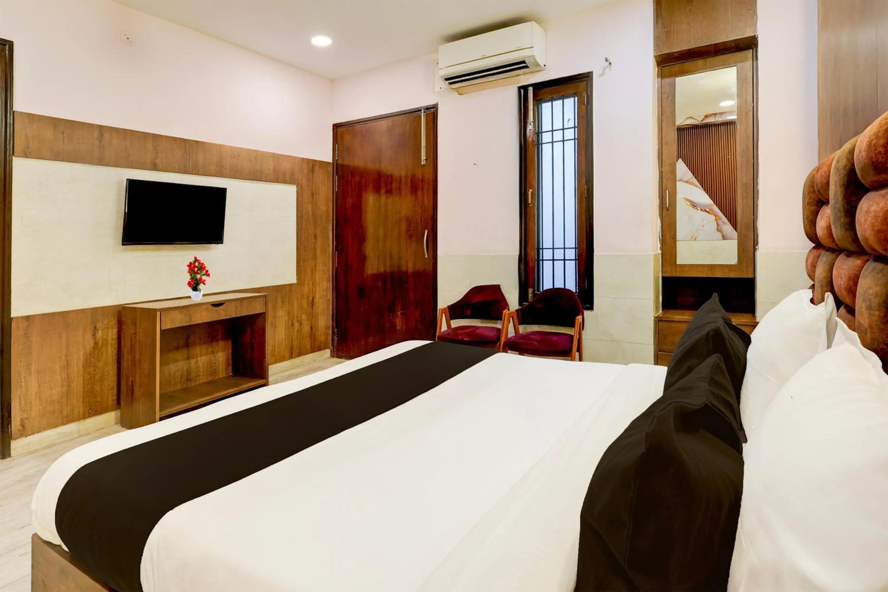 Bedroom, Bed in Super Hotel O Alipur Narela