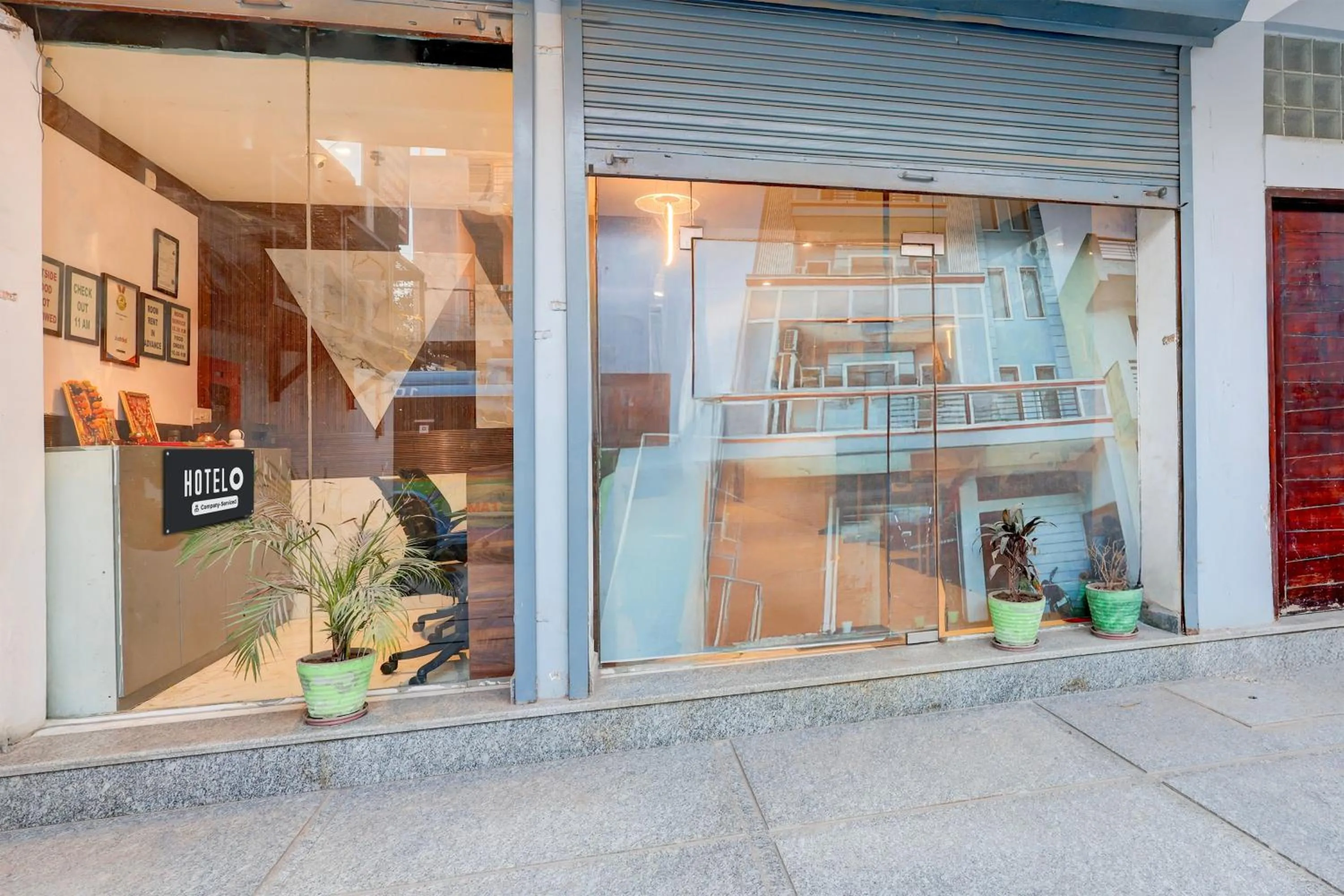 Facade/entrance in Super Hotel O Alipur Narela