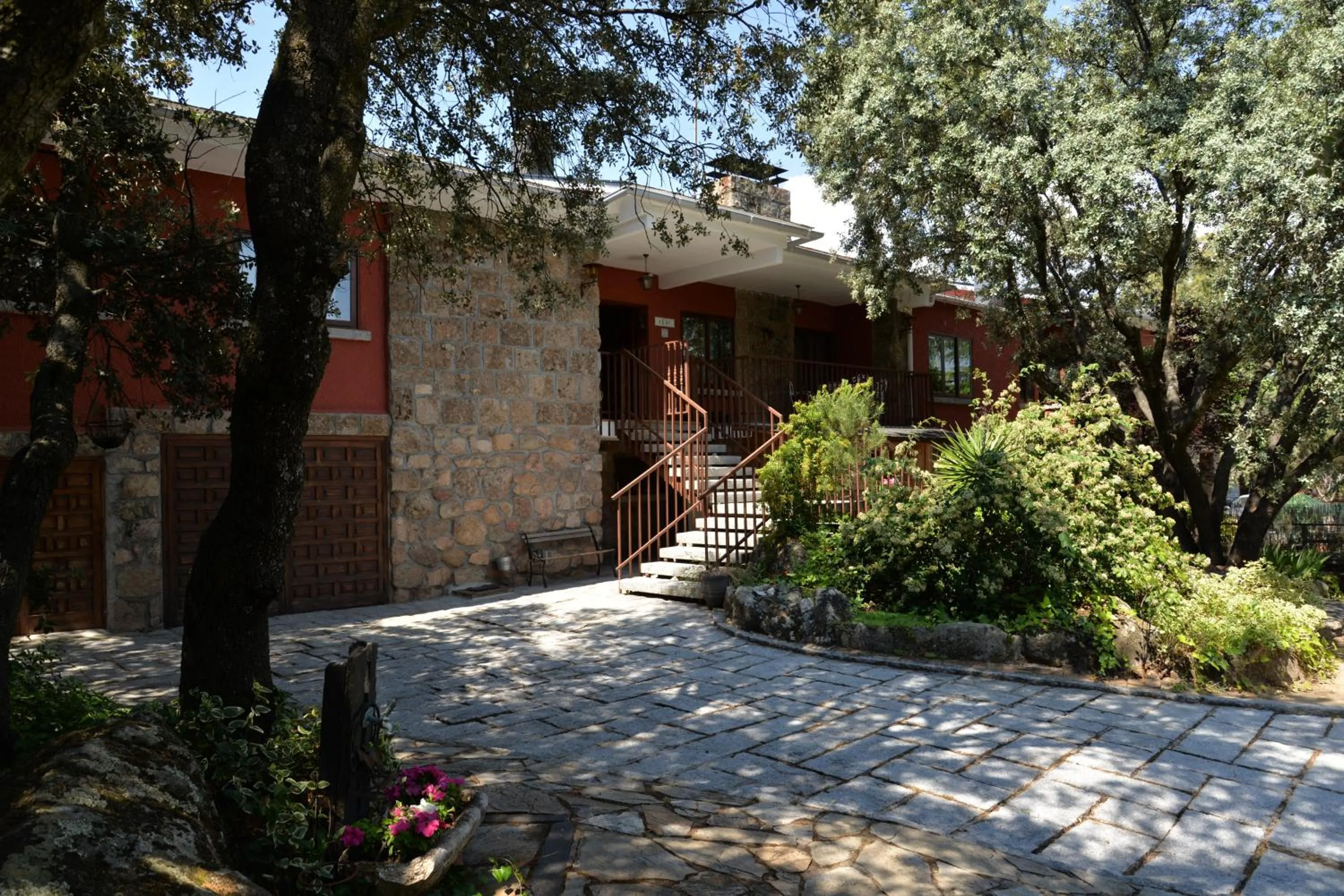 Garden in LA CASA DE GALAPAGAR ALOJAMIENTO SIETE PICOS