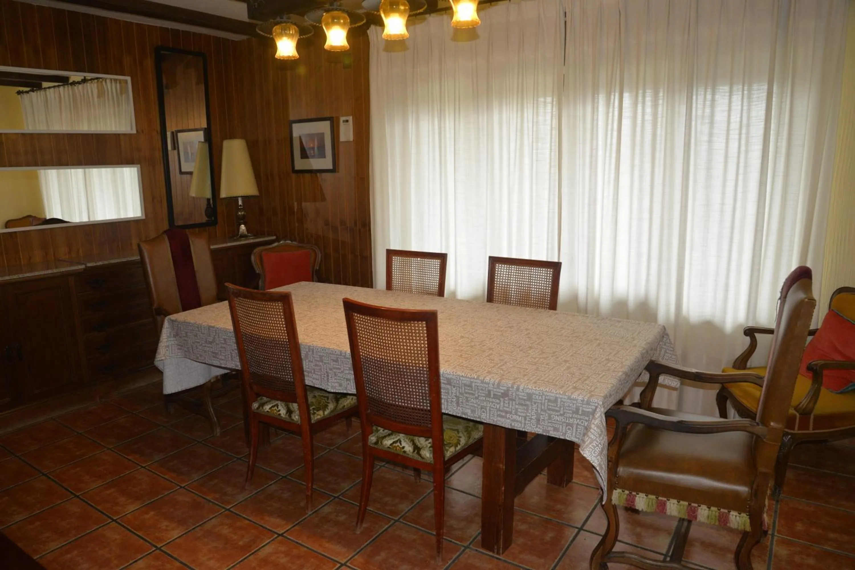 Dining area in LA CASA DE GALAPAGAR ALOJAMIENTO SIETE PICOS