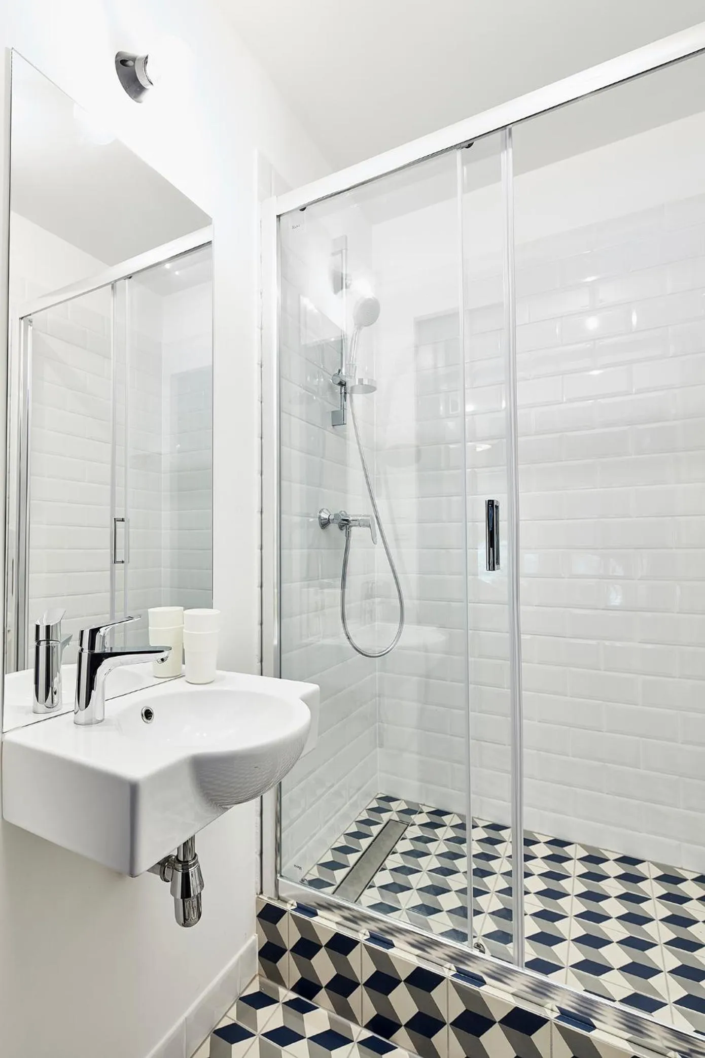 Bathroom in Bez Kantów Art Rooms