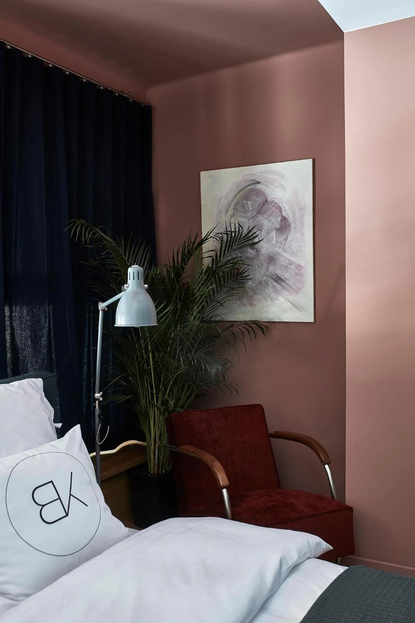 Bed in Bez Kantów Art Rooms